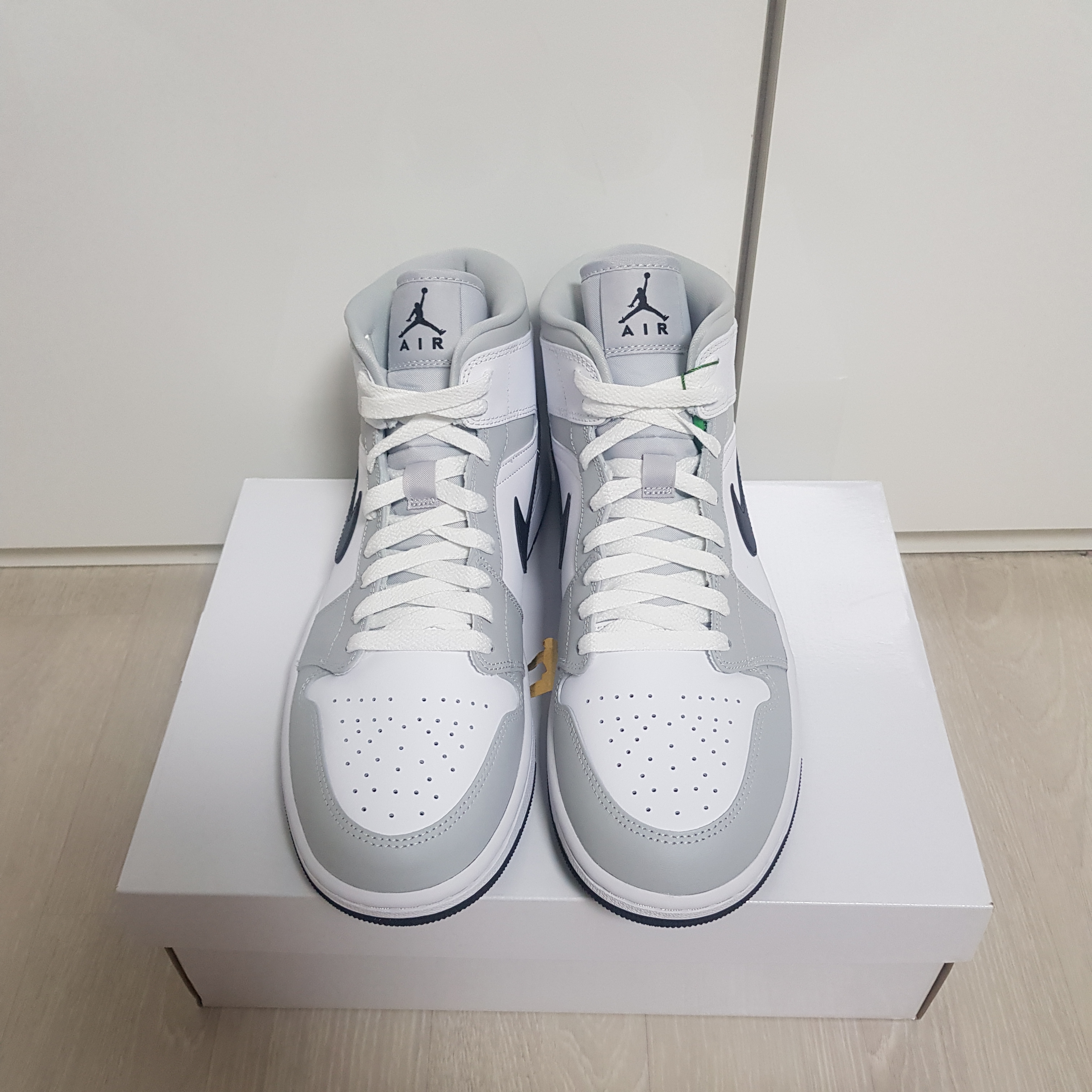 (W) Jordan 1 Mid Grey Fog 착용 스타일 - 2