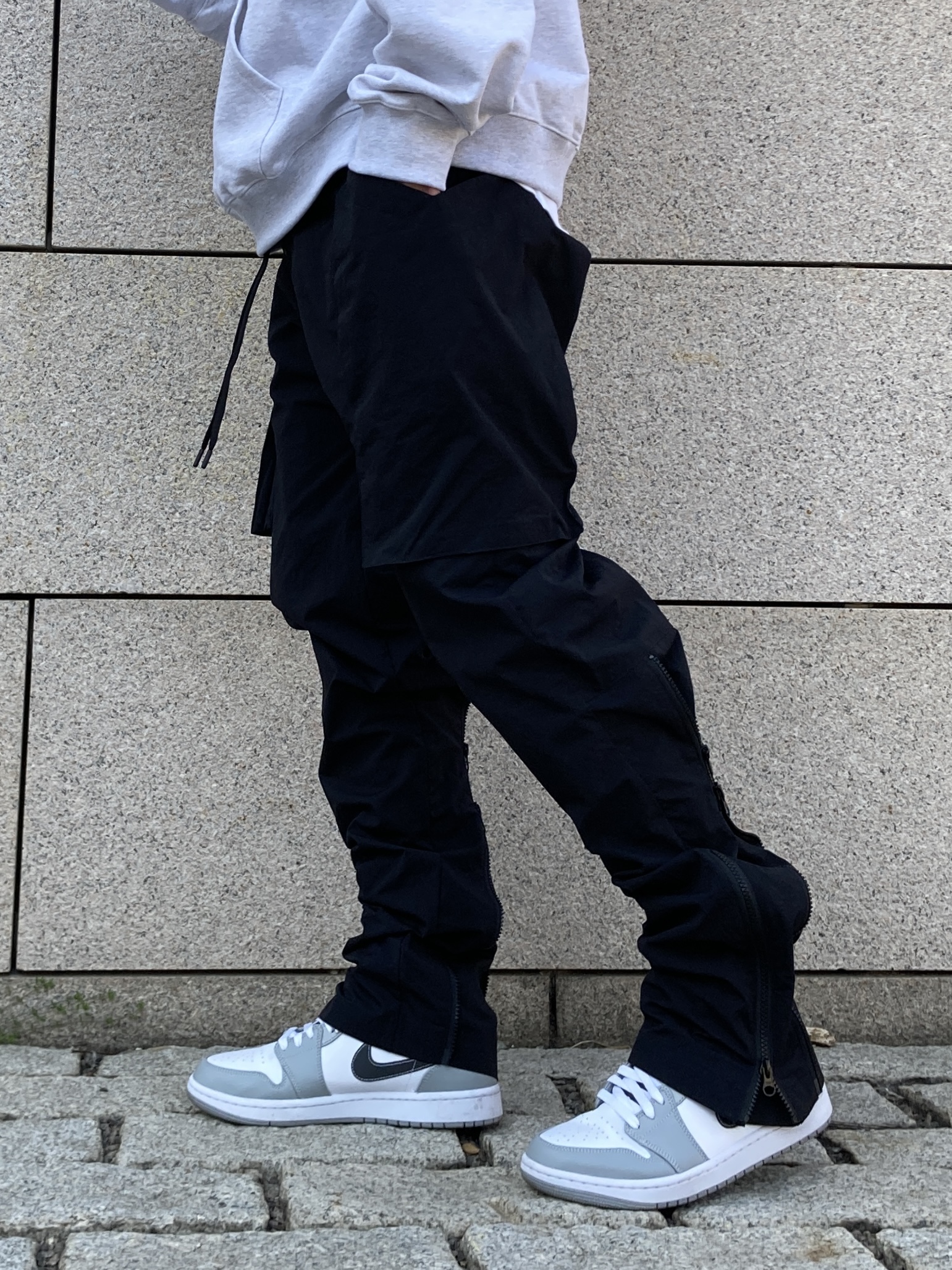 Jordan 1 Mid Light Smoke Grey Anthracite 착용 스타일 - 3