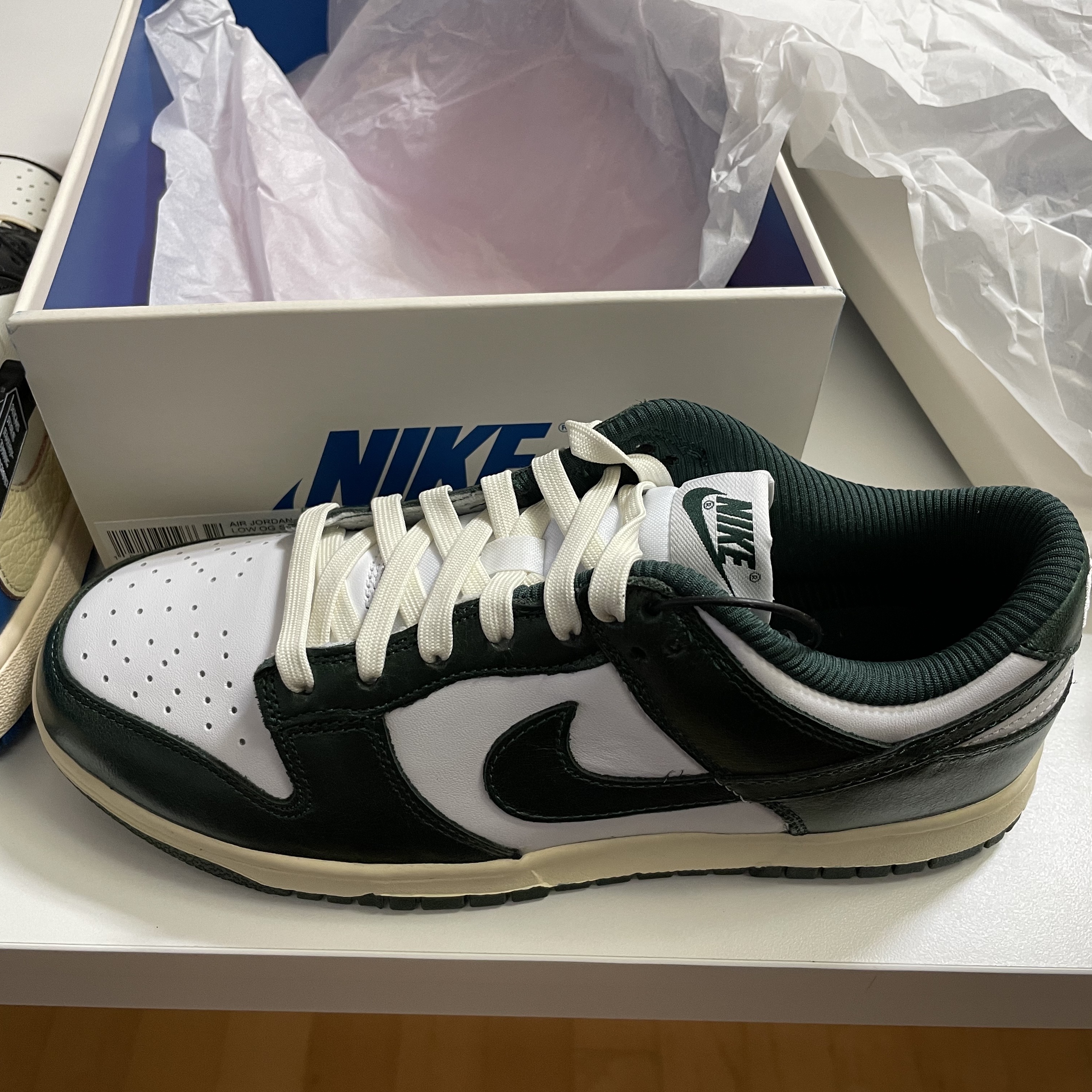 (W) Nike Dunk Low Vintage Green 착용 스타일