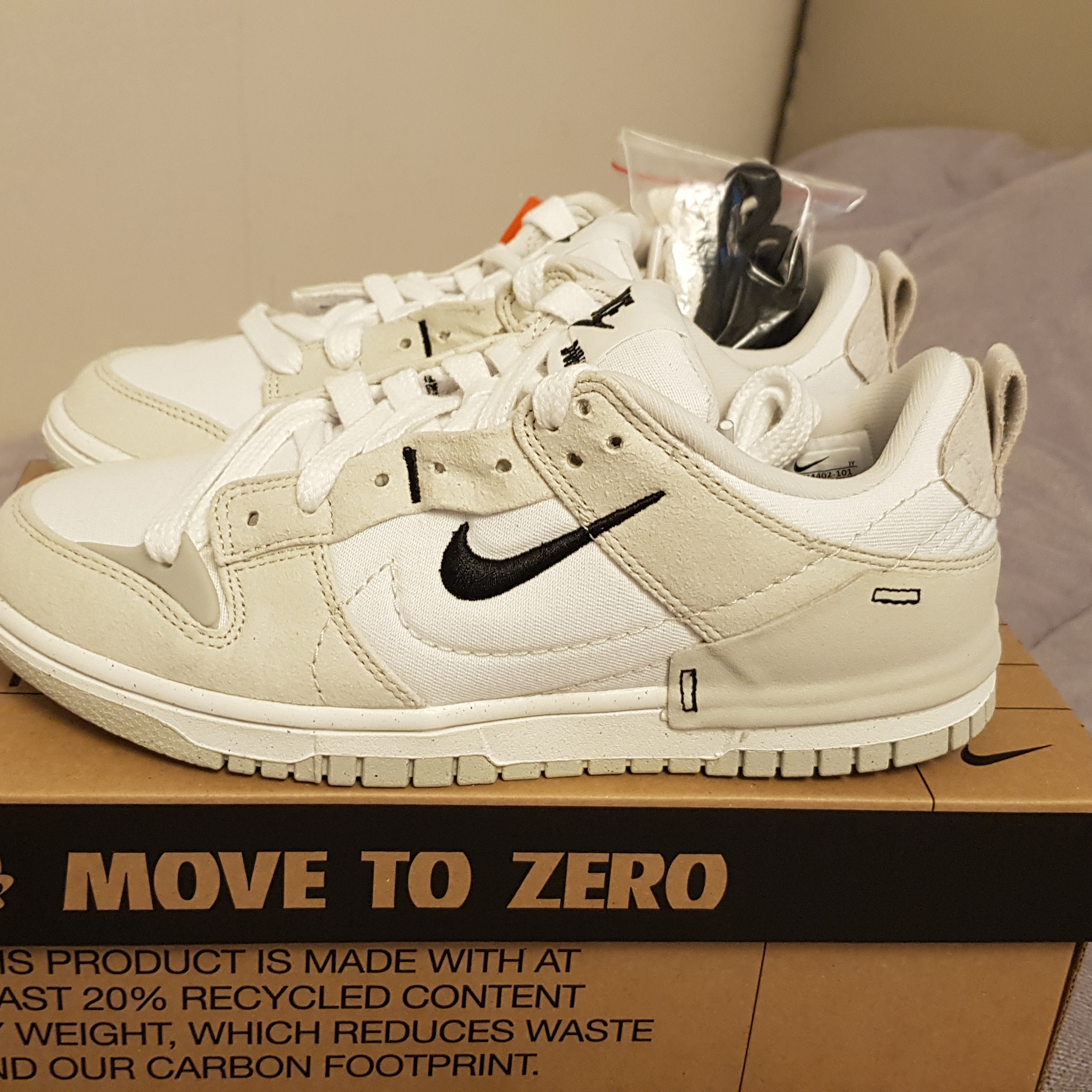 (W) Nike Dunk Low Disrupt 2 White Light Bone 착용 스타일 - 2