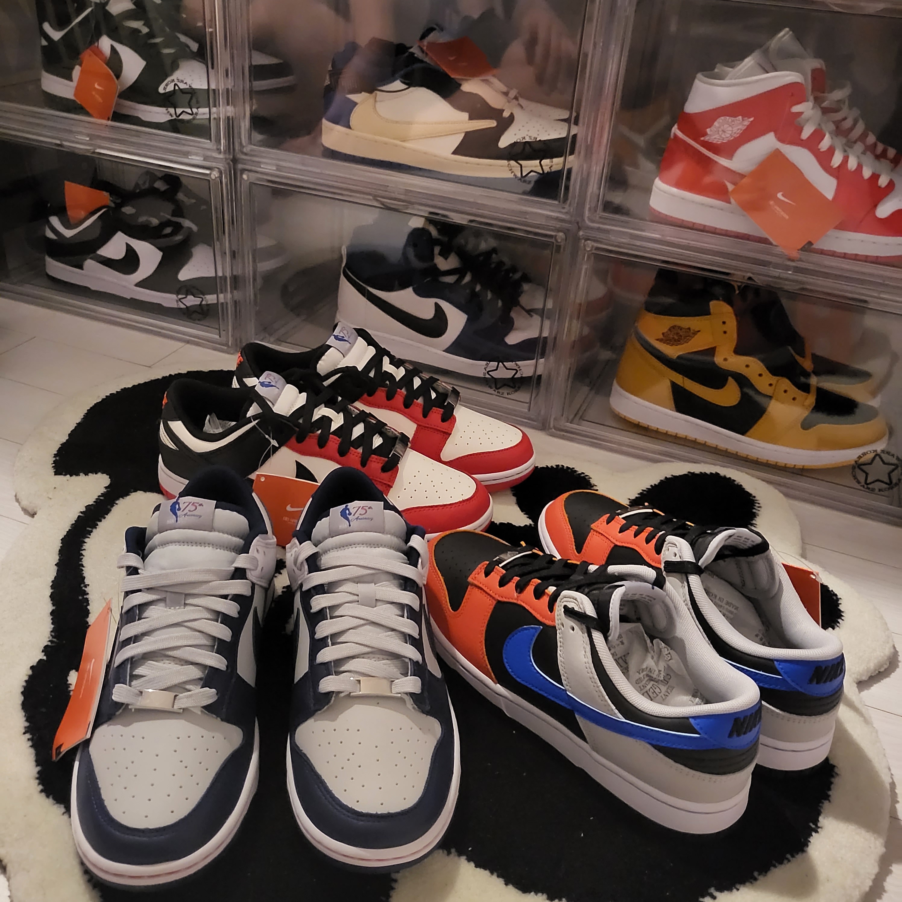 Nike x NBA Dunk Low Retro EMB Racer Blue and Orange, Nike x NBA Dunk Low Retro EMB Black and Chile Red 착용 스타일
