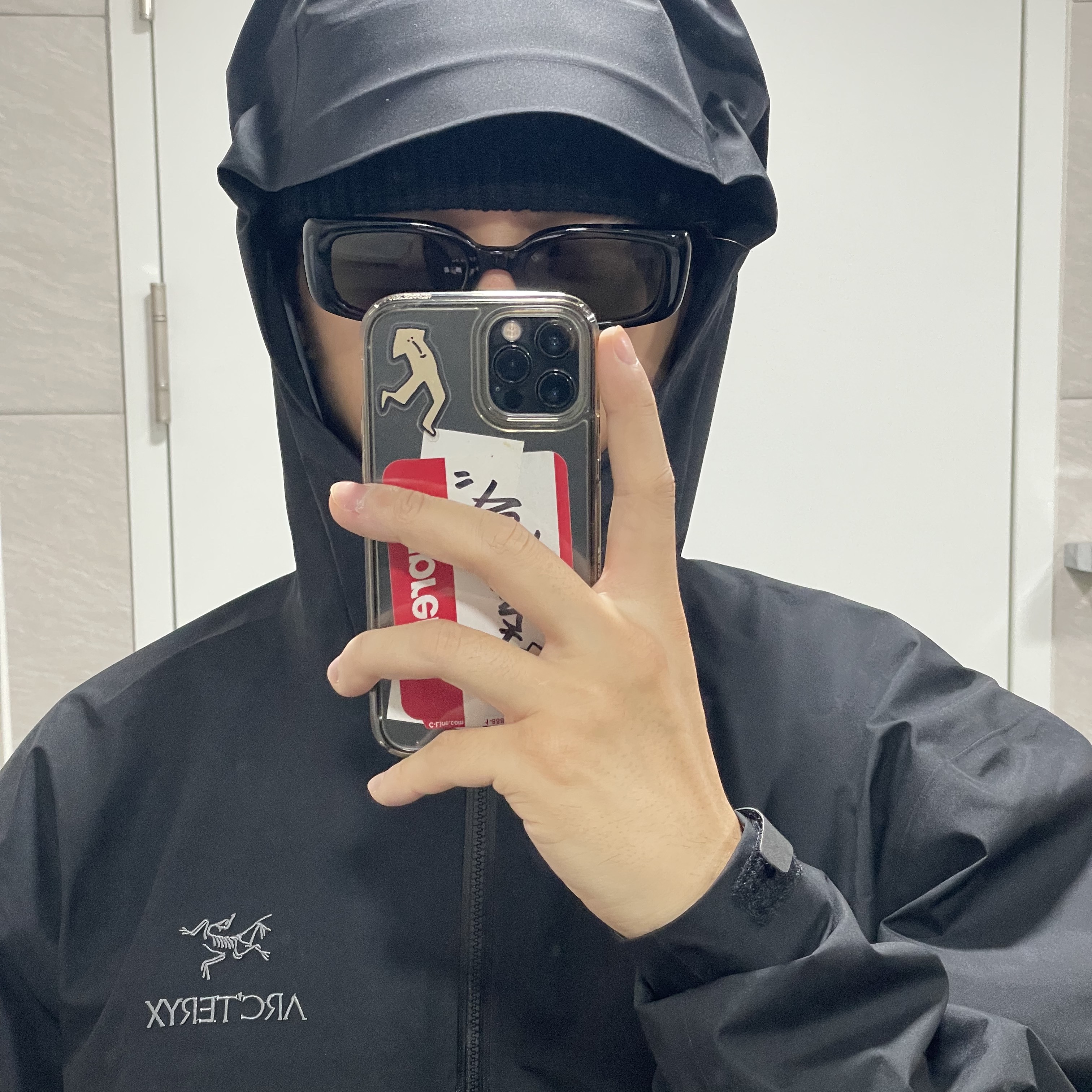 Arc'teryx Beta Jacket Black 착용 스타일