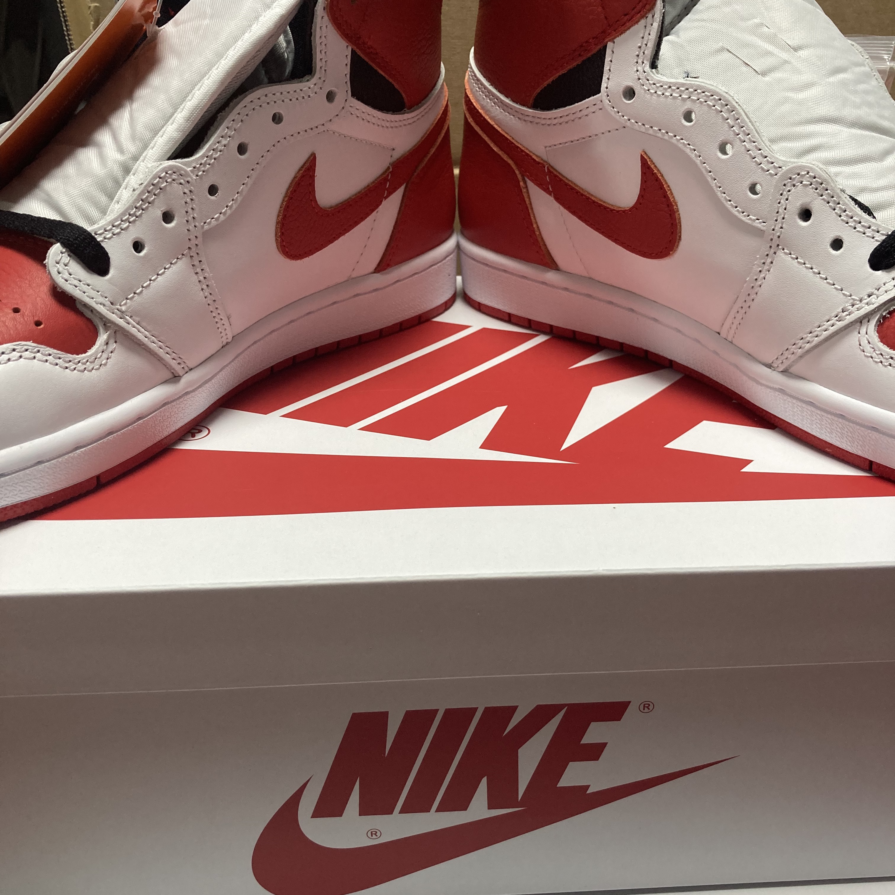 (W) Jordan 1 Mid Championship Red, Jordan 1 Retro High OG Heritage 착용 스타일 - 2