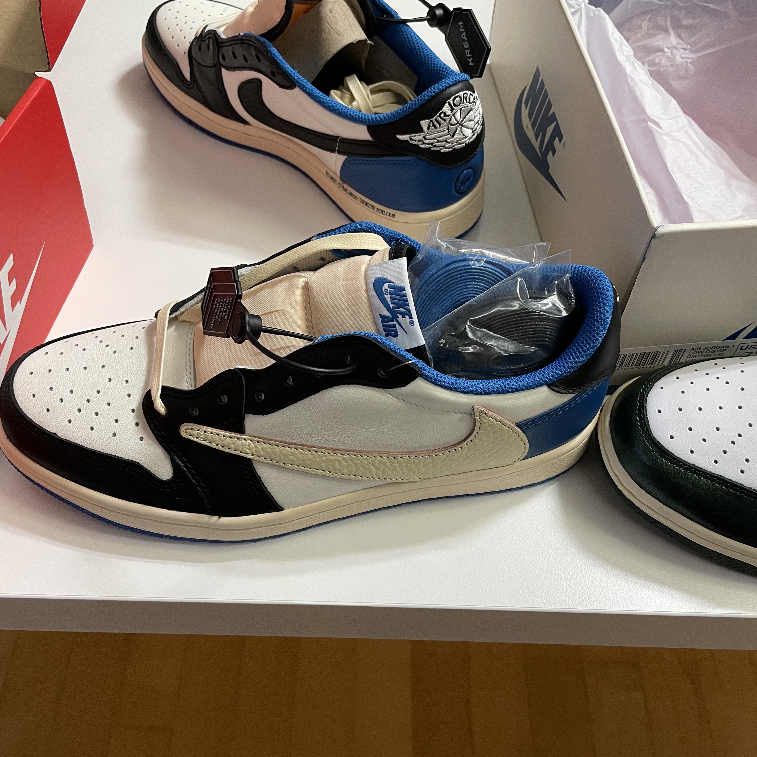 Jordan 1 x Travis Scott x Fragment Retro Low OG SP Military Blue 착용 스타일