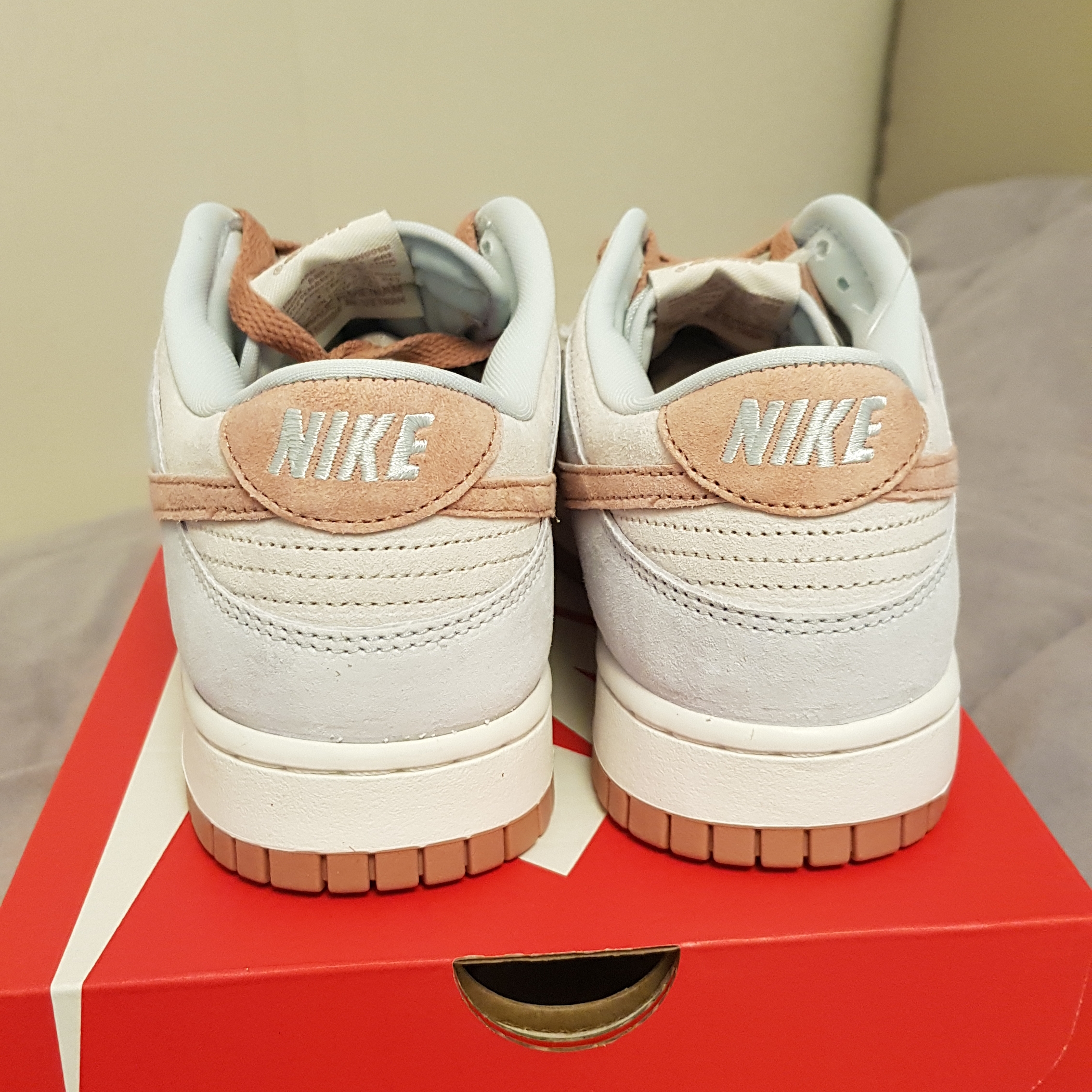 Nike Dunk Low Retro PRM Fossil Rose 착용 스타일 - 3