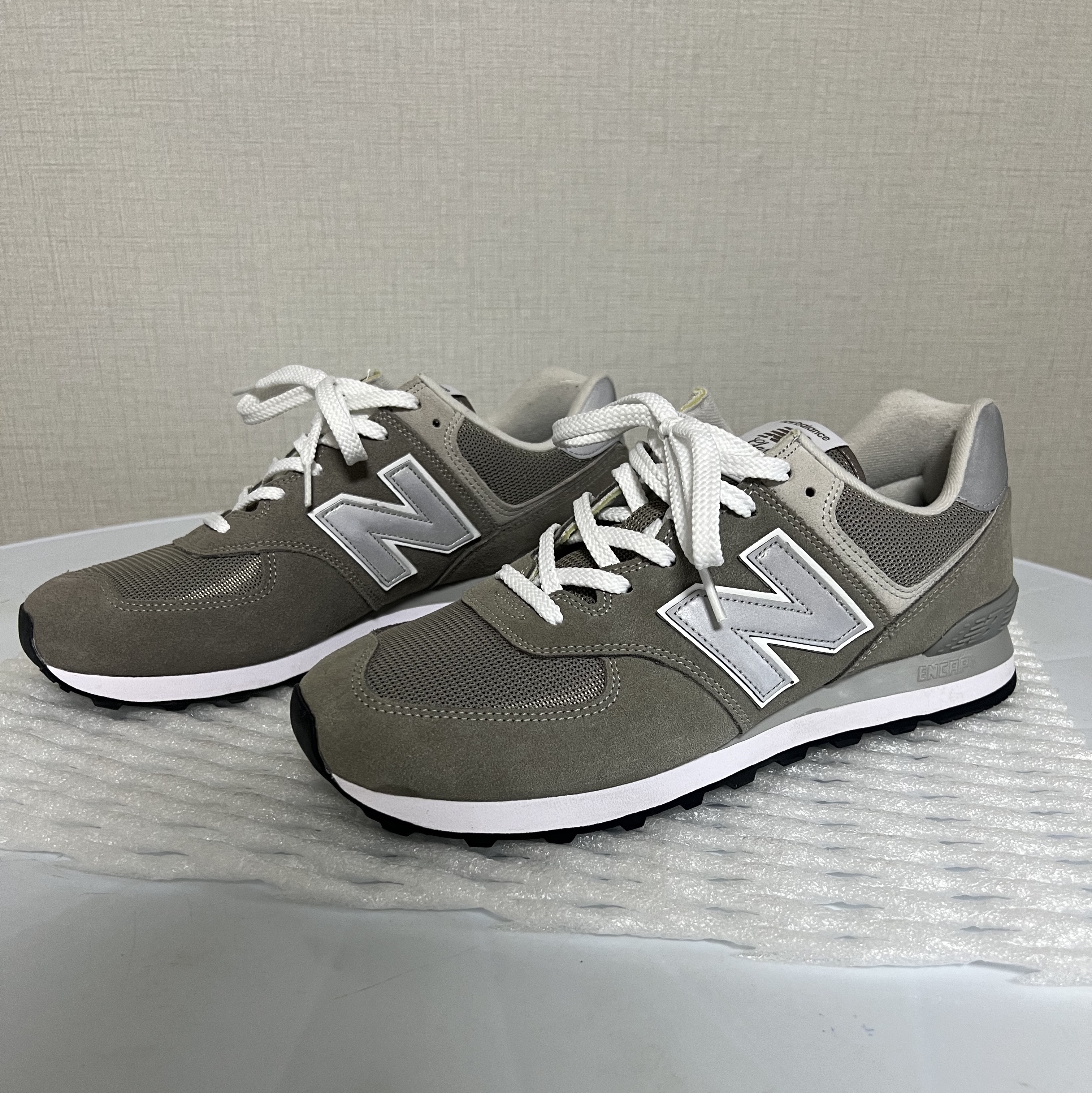 New Balance 574 Grey - D Standard 착용 스타일 - 3
