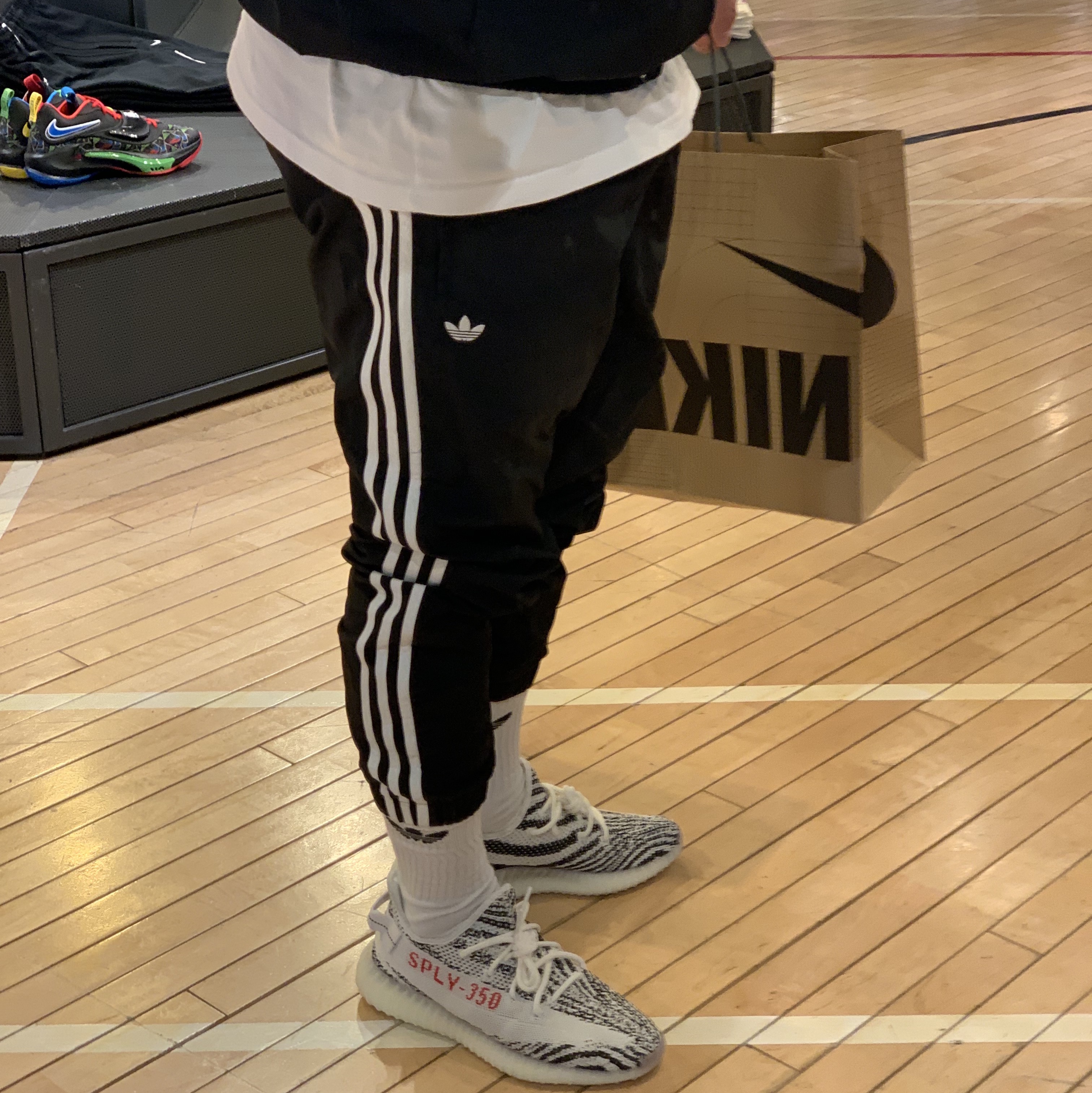 Adidas Yeezy Boost 350 V2 Zebra 2017/2019/2020 착용 스타일 - 2