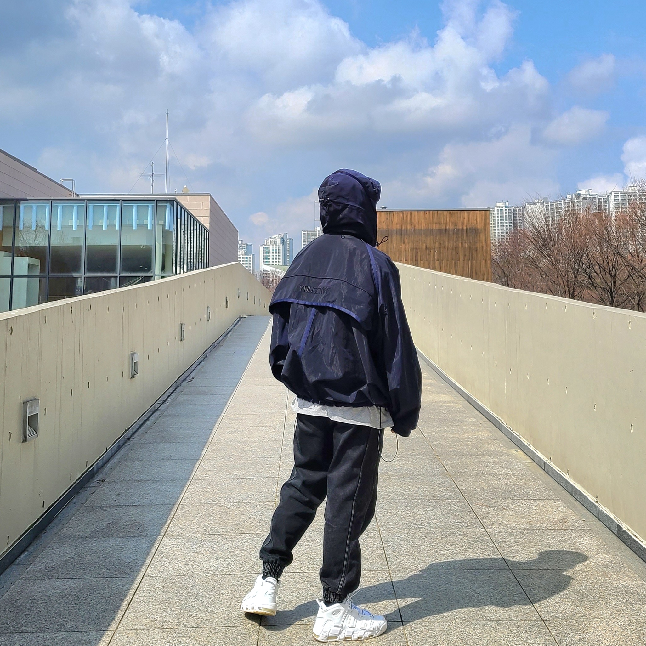 Nike Air More Uptempo Triple White, Juun.J Detail Track Jogger Denim Pants Black - 22SS 착용 스타일 - 2