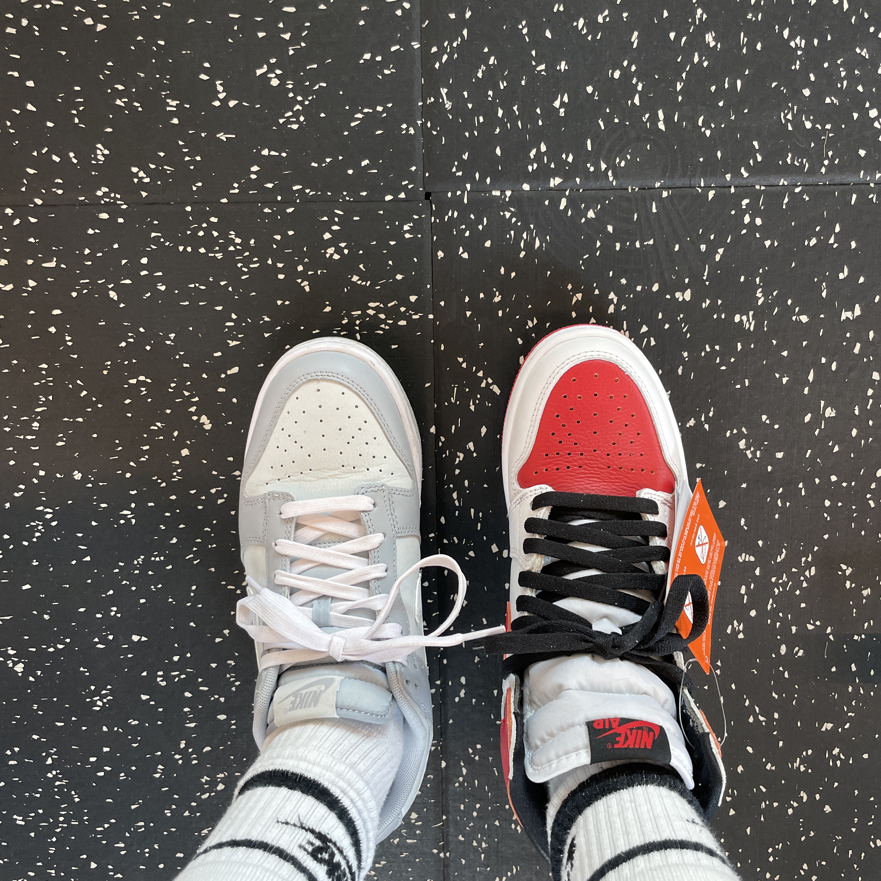 Jordan 1 Retro High OG Heritage, Nike Dunk Low Retro Wolf Grey 착용 스타일