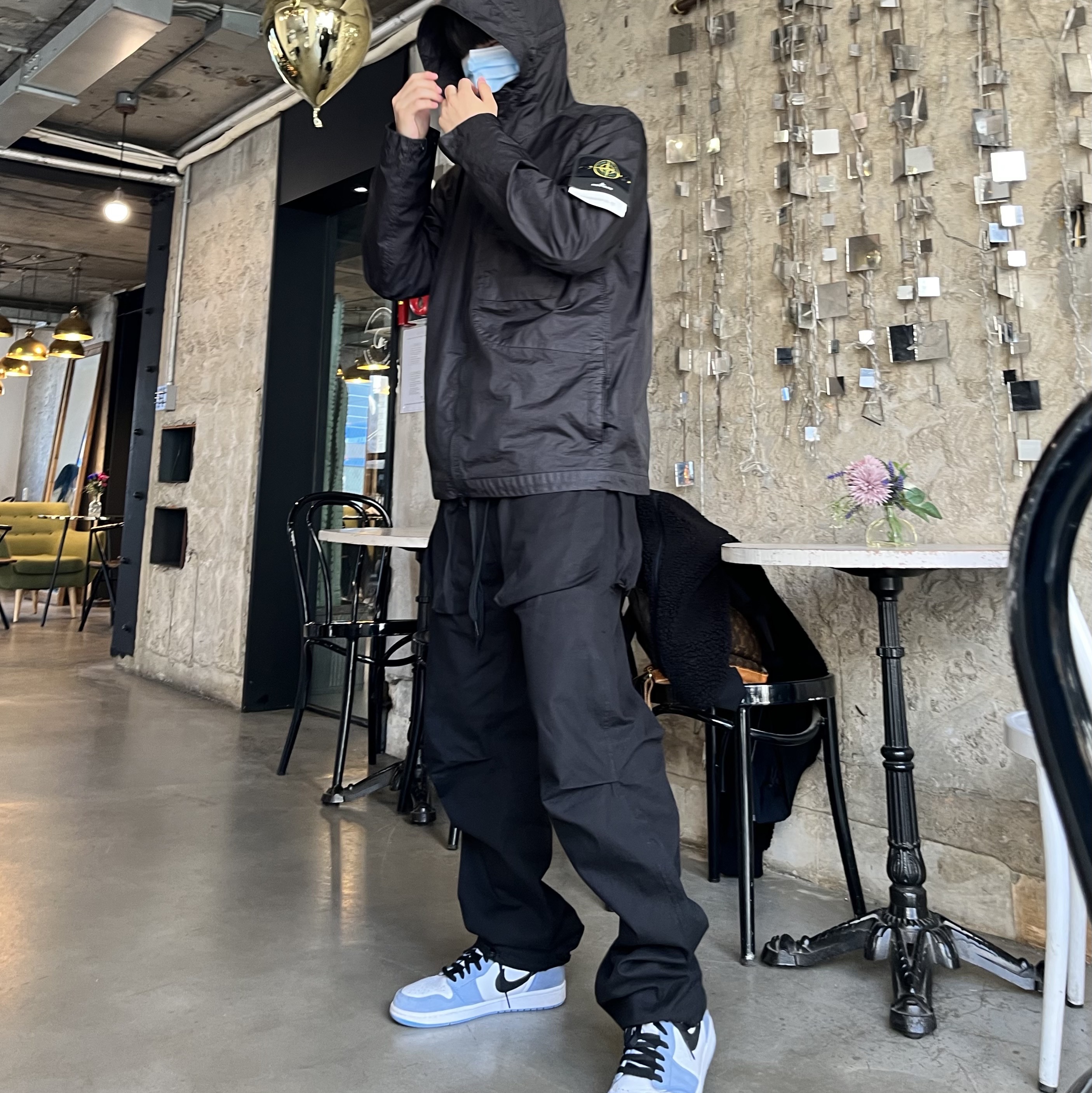 Stone Island 40223 Membrana 3L TC Garment Dyed Hooded Jacket Black - 22SS, Jordan 1 Retro High OG University Blue 착용 스타일 - 2