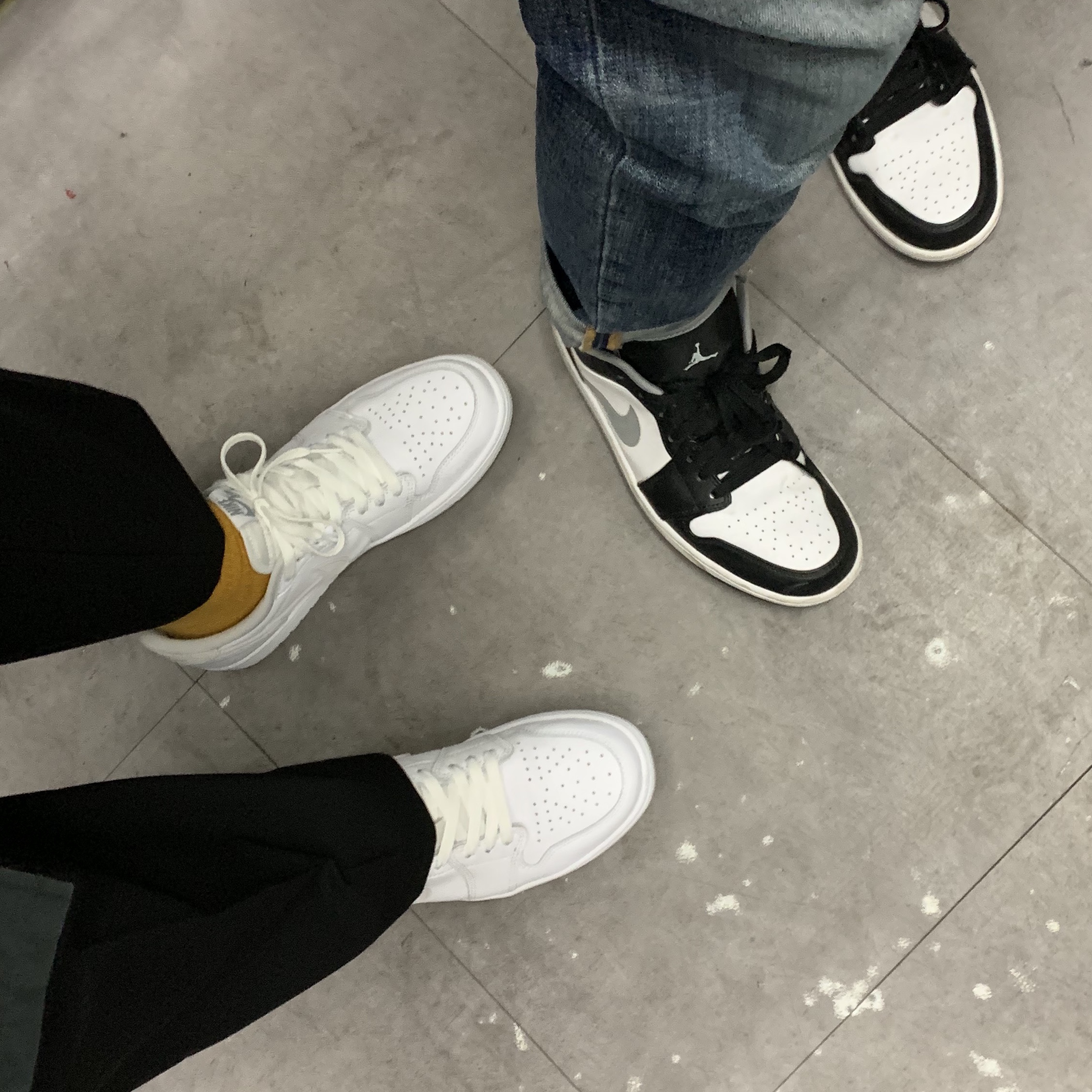 Jordan 1 Low OG Neutral Grey, Jordan 1 Low Black Particle Grey 착용 스타일