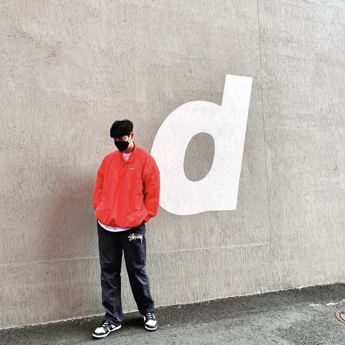 Nike x Stussy Windrunner Jacket Habanero Red, Nike x Stussy Beach Pants Off Noir 착용 스타일