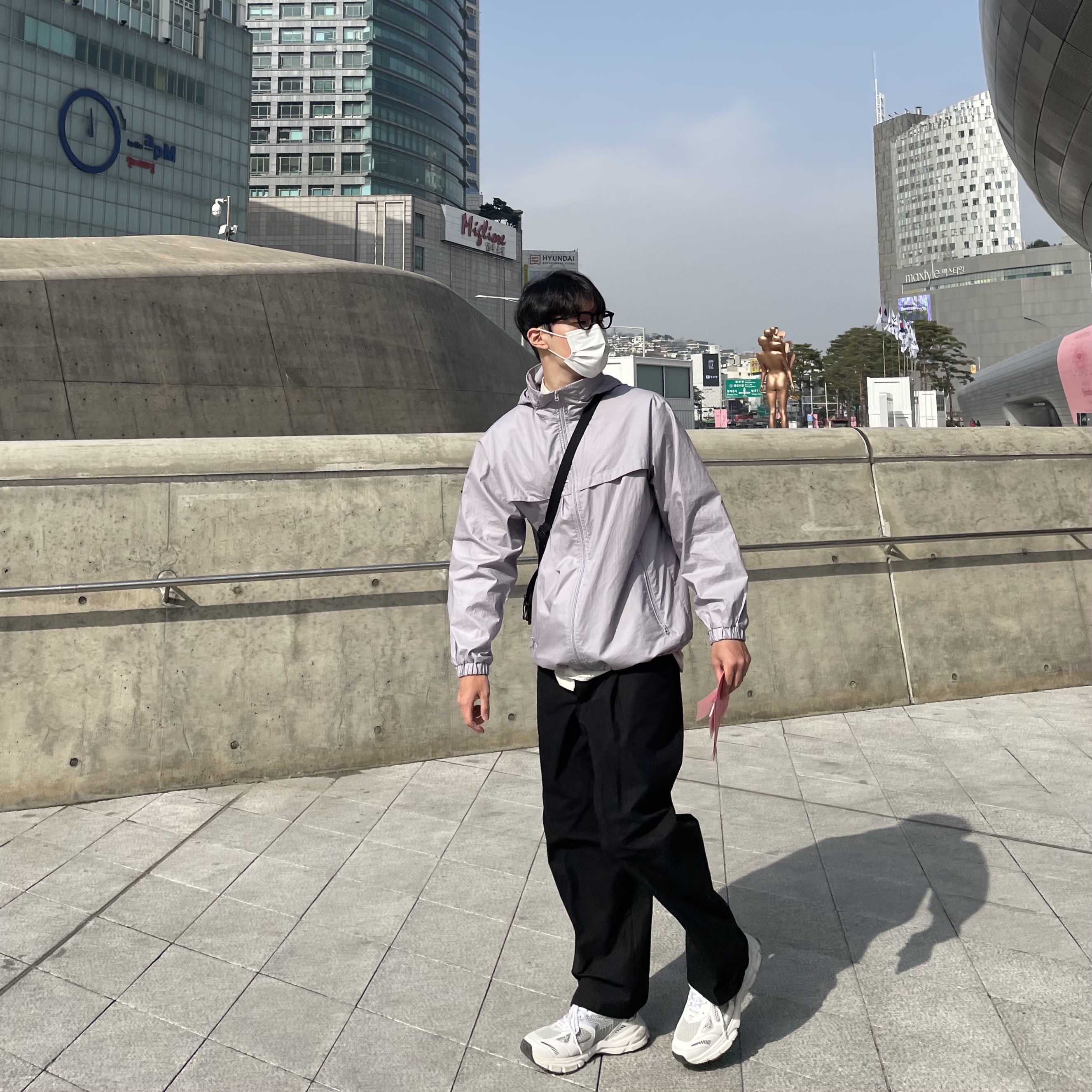 Axel Arigato Marathon Runner White Silver, Arc'teryx Mantis 2 Waistpack Black 착용 스타일 - 2