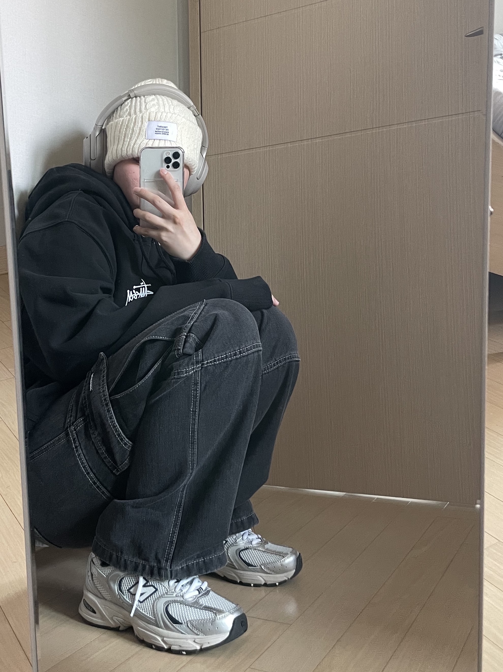 New Balance 530 Steel Grey, Stussy Basic Stussy Hoodie Black 2022 착용 스타일 - 1