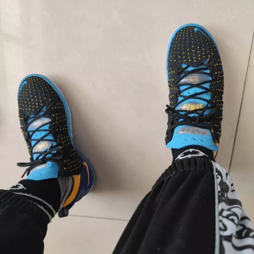 Nike LeBron 18 Minneapolis Lakers 착용 스타일 - 1
