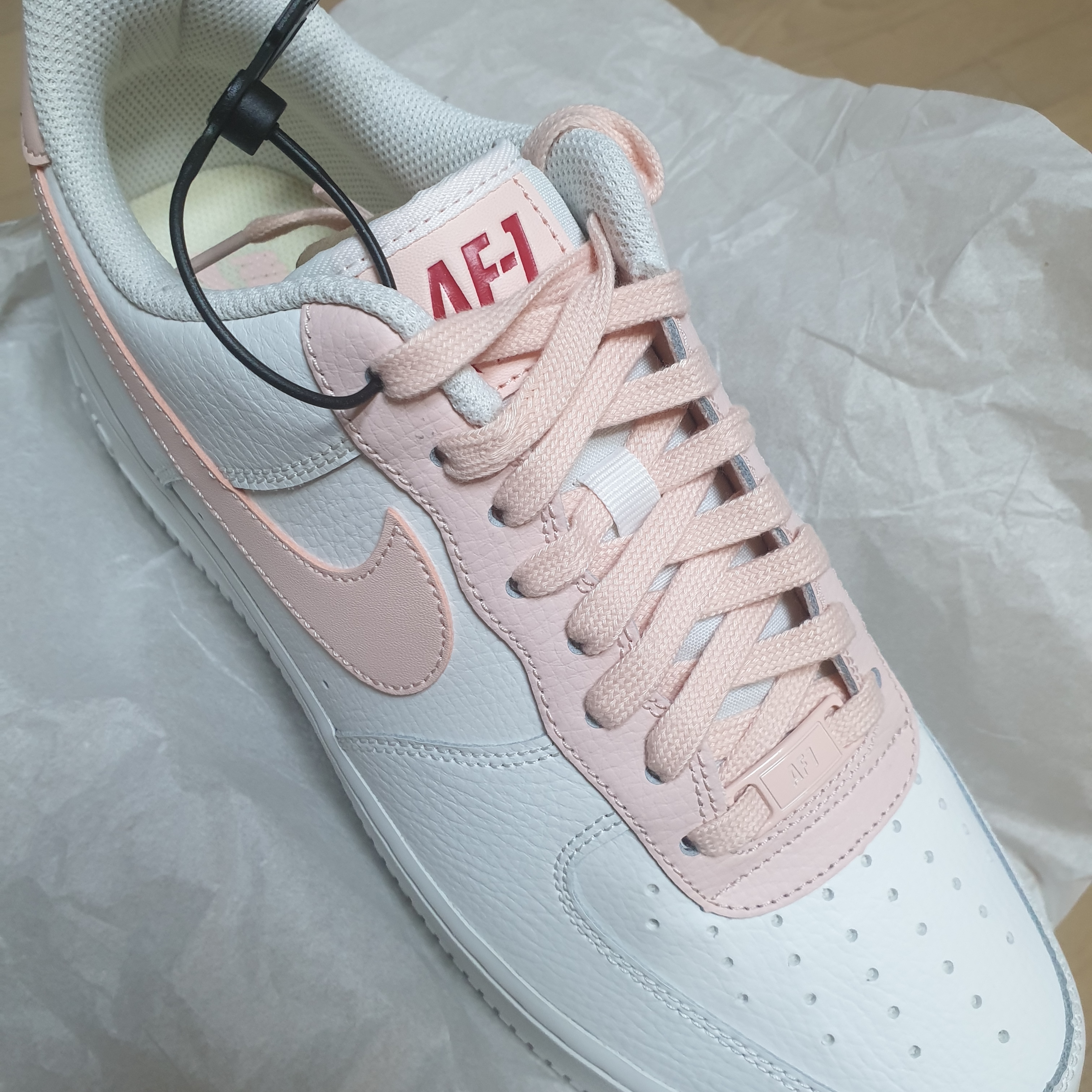 (W) Nike Air Force 1 '07 Low Pale Coral 착용 스타일 - 1