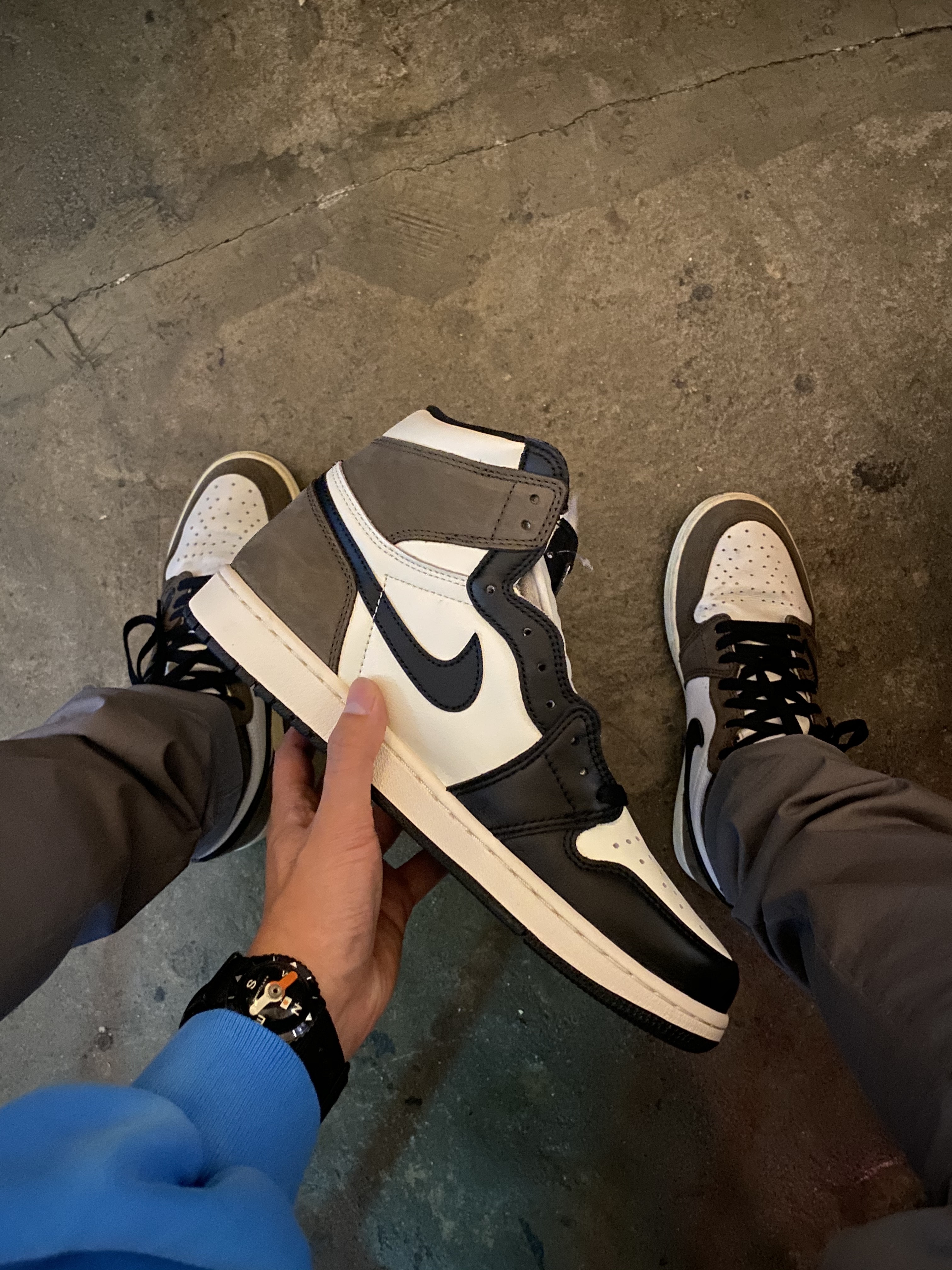 Jordan 1 x Travis Scott Retro High OG SP Mocha, Jordan 1 Retro High OG Black Mocha 착용 스타일 - 2