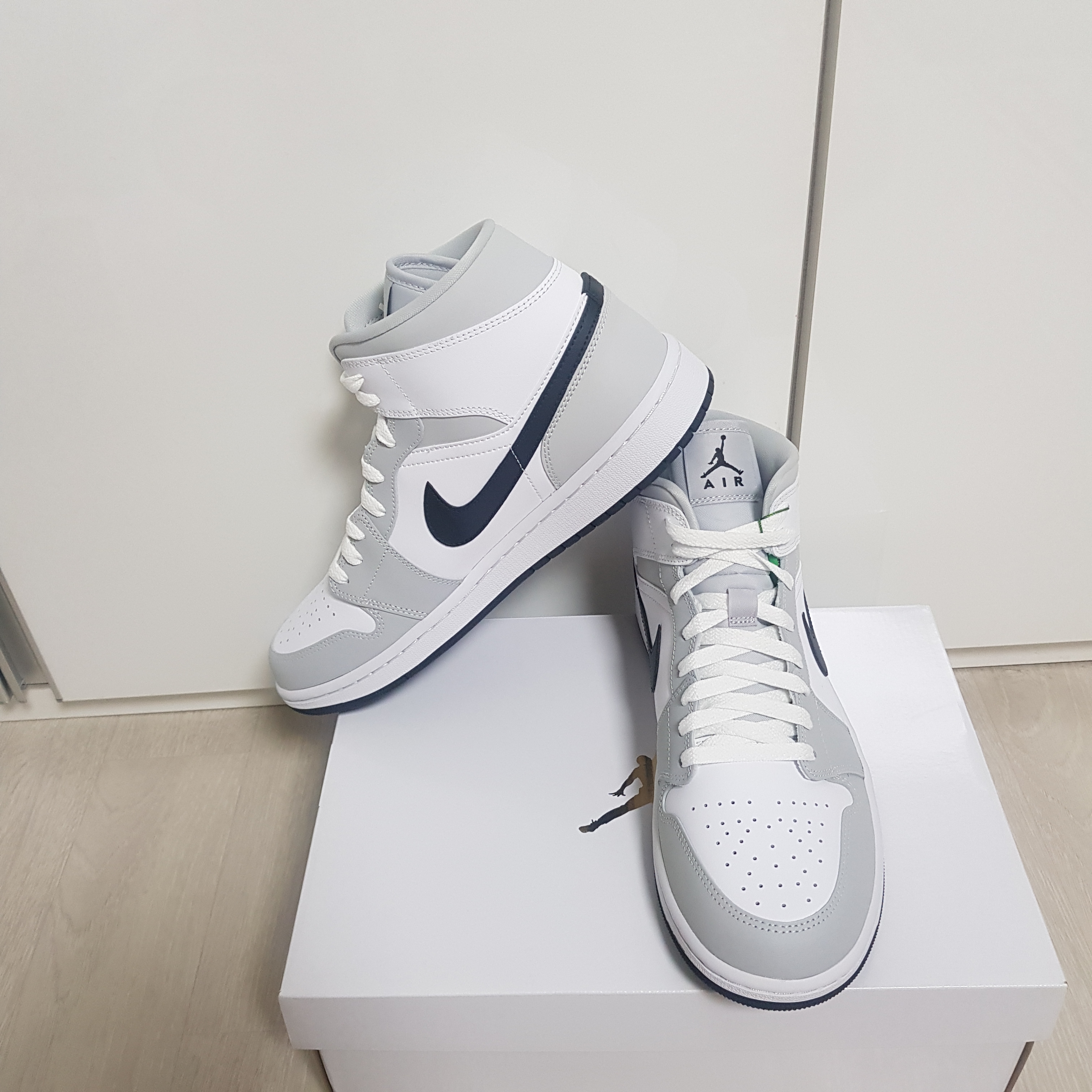 (W) Jordan 1 Mid Grey Fog 착용 스타일 - 3