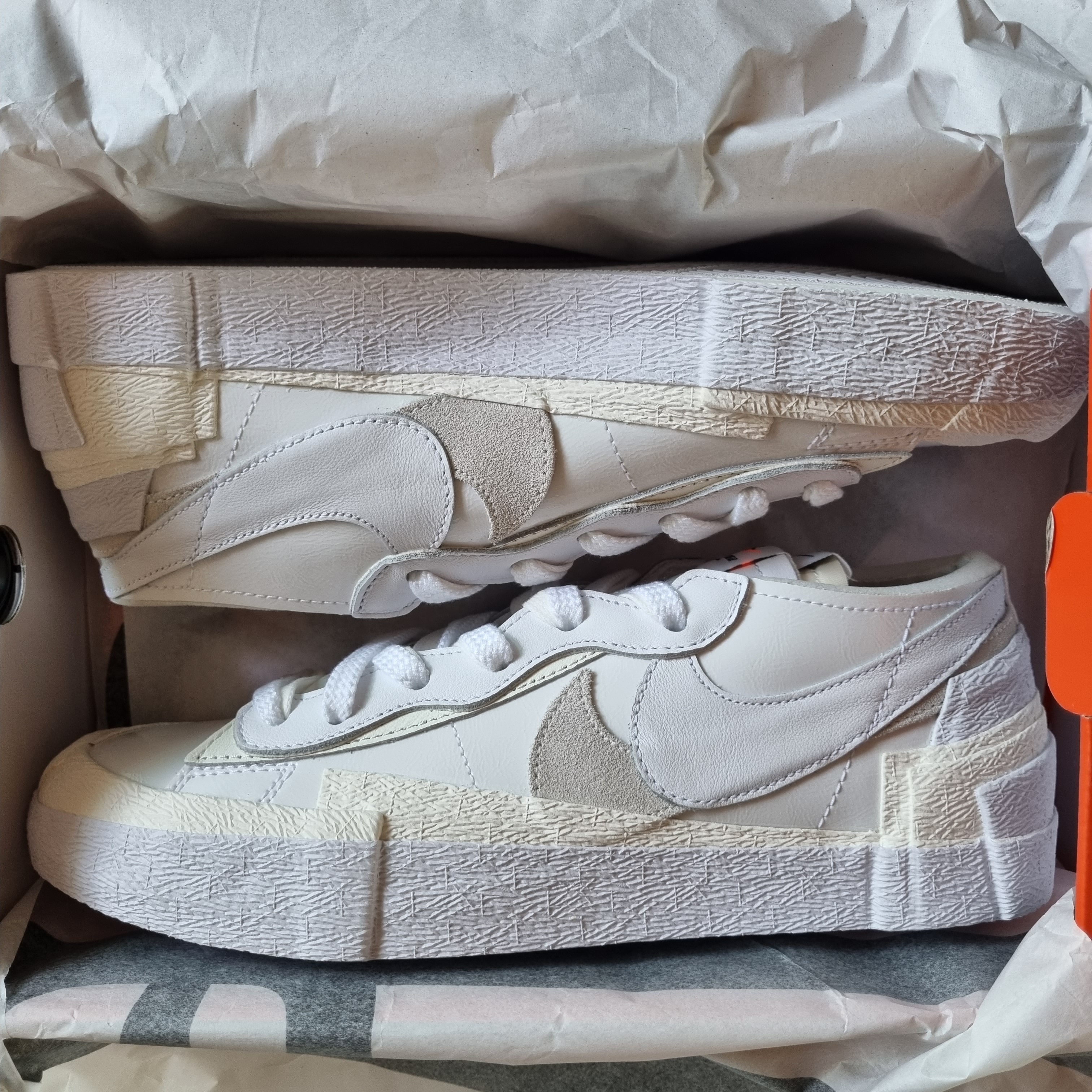 Nike x Sacai Blazer Low White Patent Leather 착용 스타일 - 2