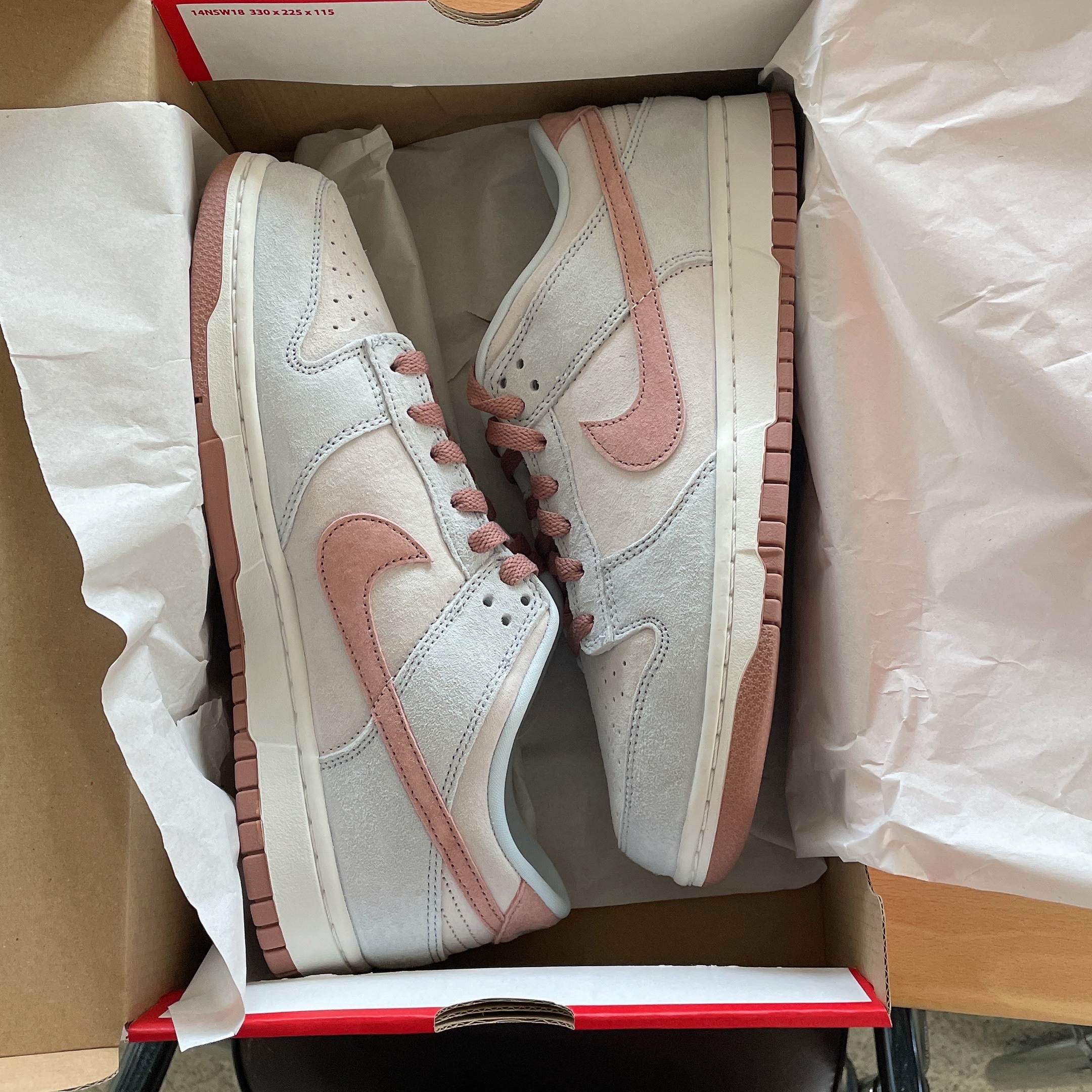 Nike Dunk Low Retro PRM Fossil Rose 착용 스타일 - 2