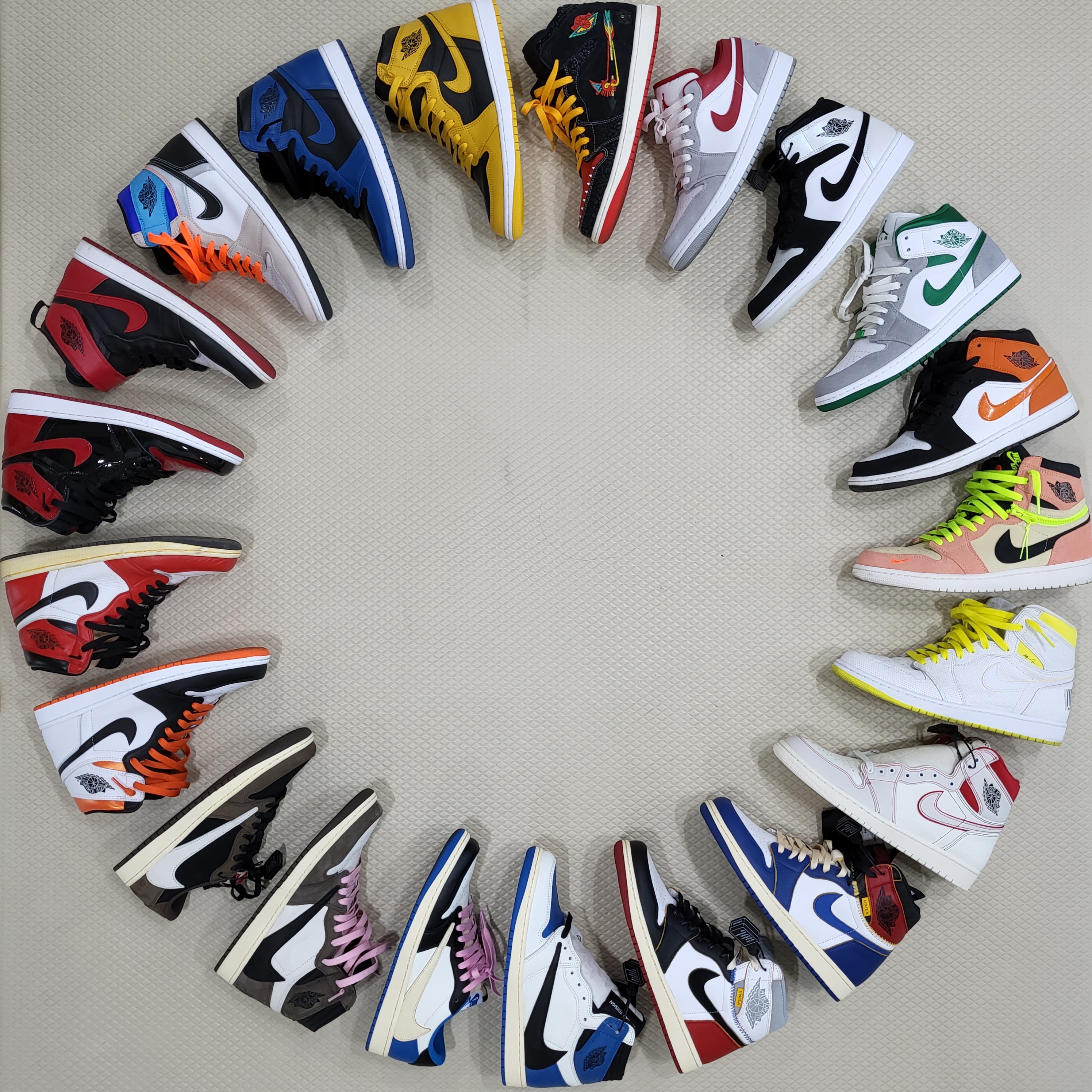 Jordan 1 x Travis Scott x Fragment Retro High OG SP Military Blue, Jordan 1 x Travis Scott Retro High OG SP Mocha 착용 스타일