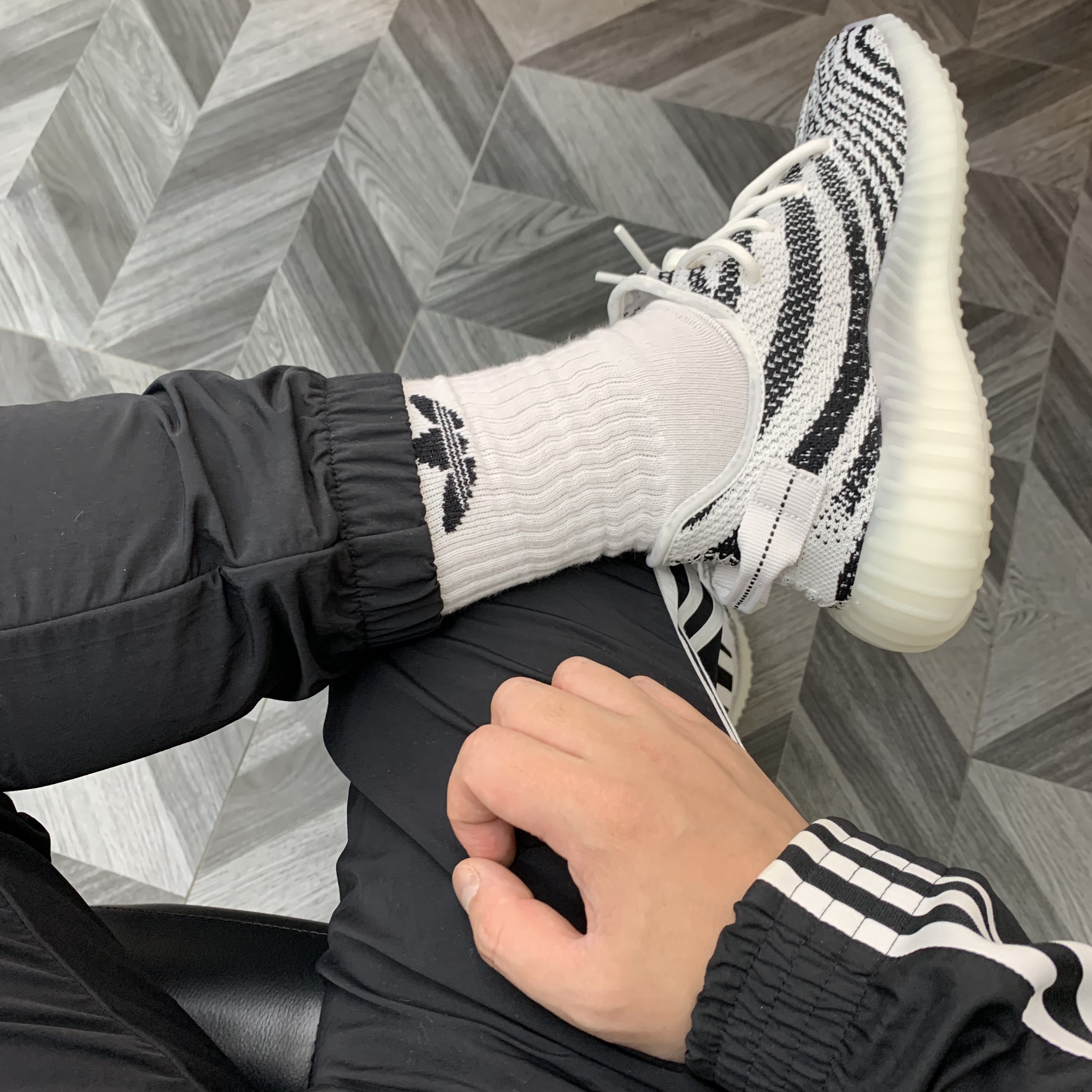 Adidas Yeezy Boost 350 V2 Zebra 2017/2019/2020 착용 스타일 - 1