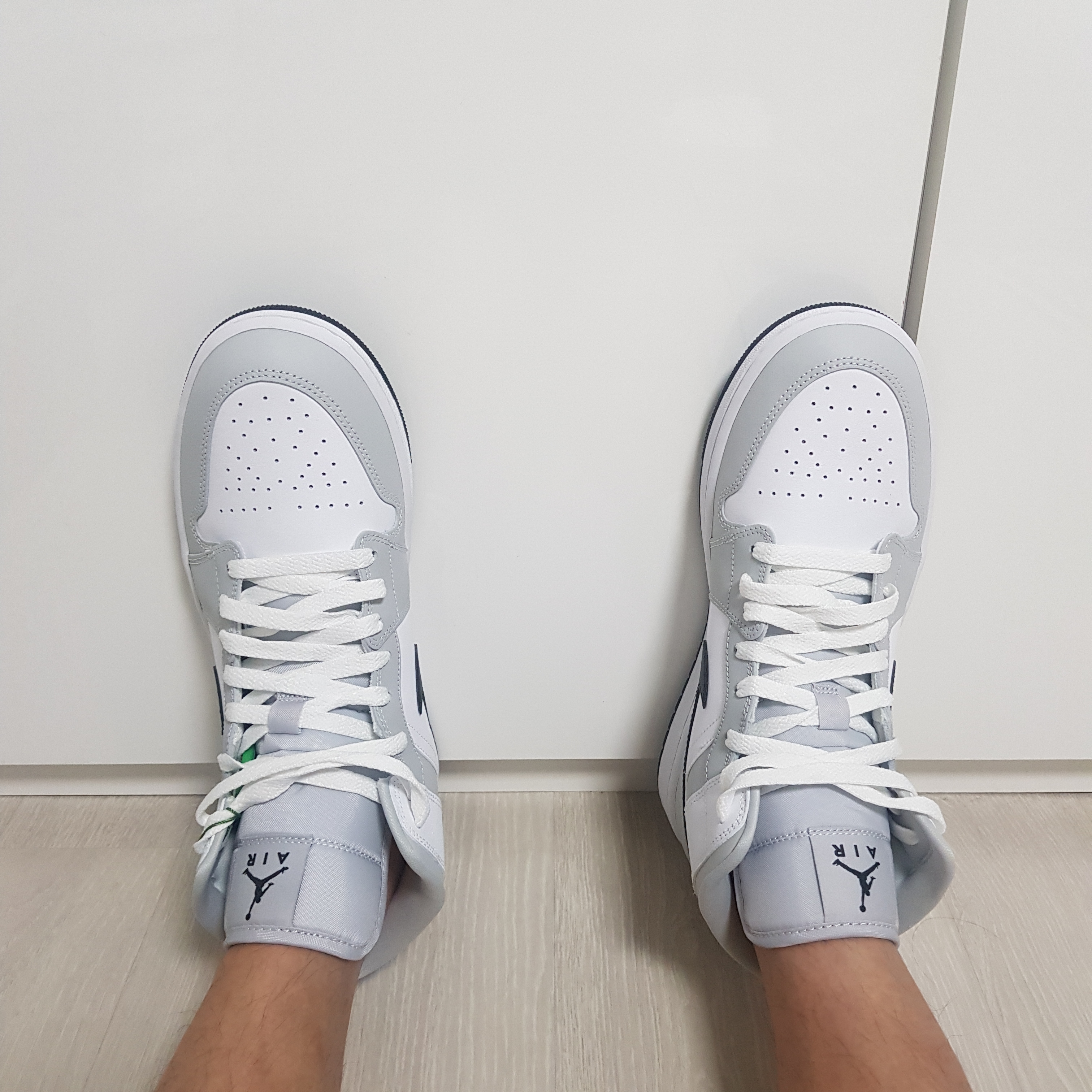 (W) Jordan 1 Mid Grey Fog 착용 스타일 - 1