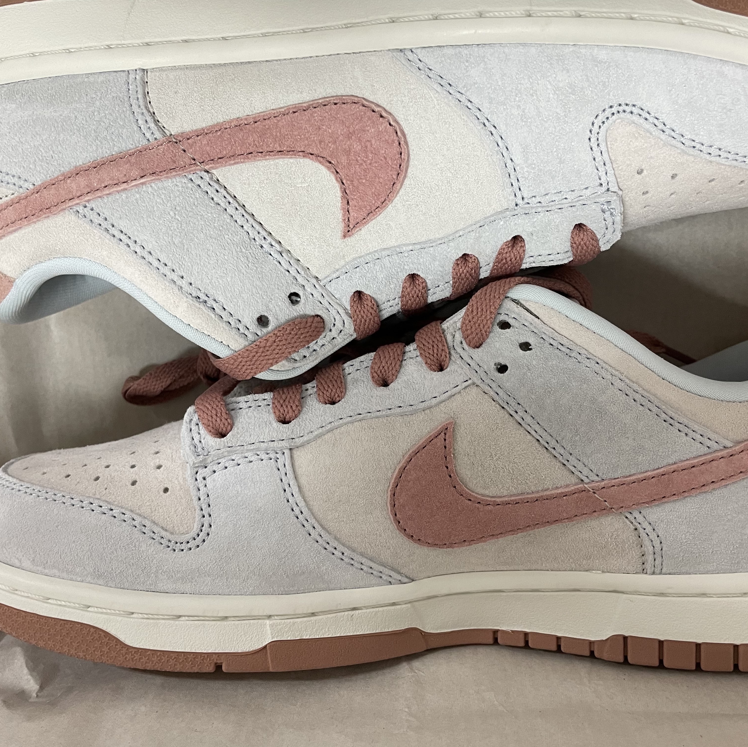 Nike Dunk Low Retro PRM Fossil Rose 착용 스타일