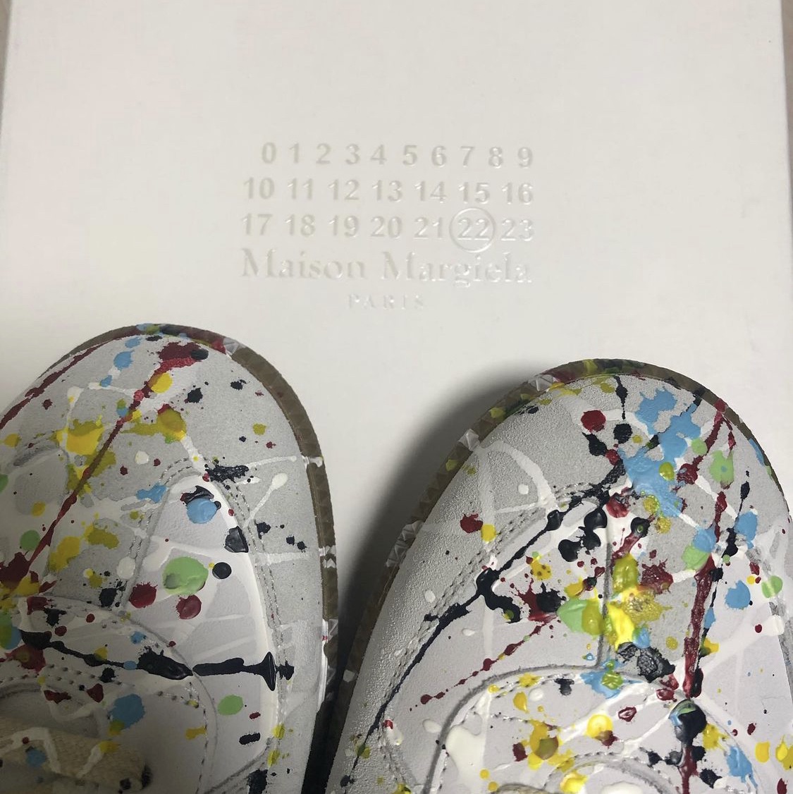 Maison Margiela Replica Paint Drop Sneakers 착용 스타일