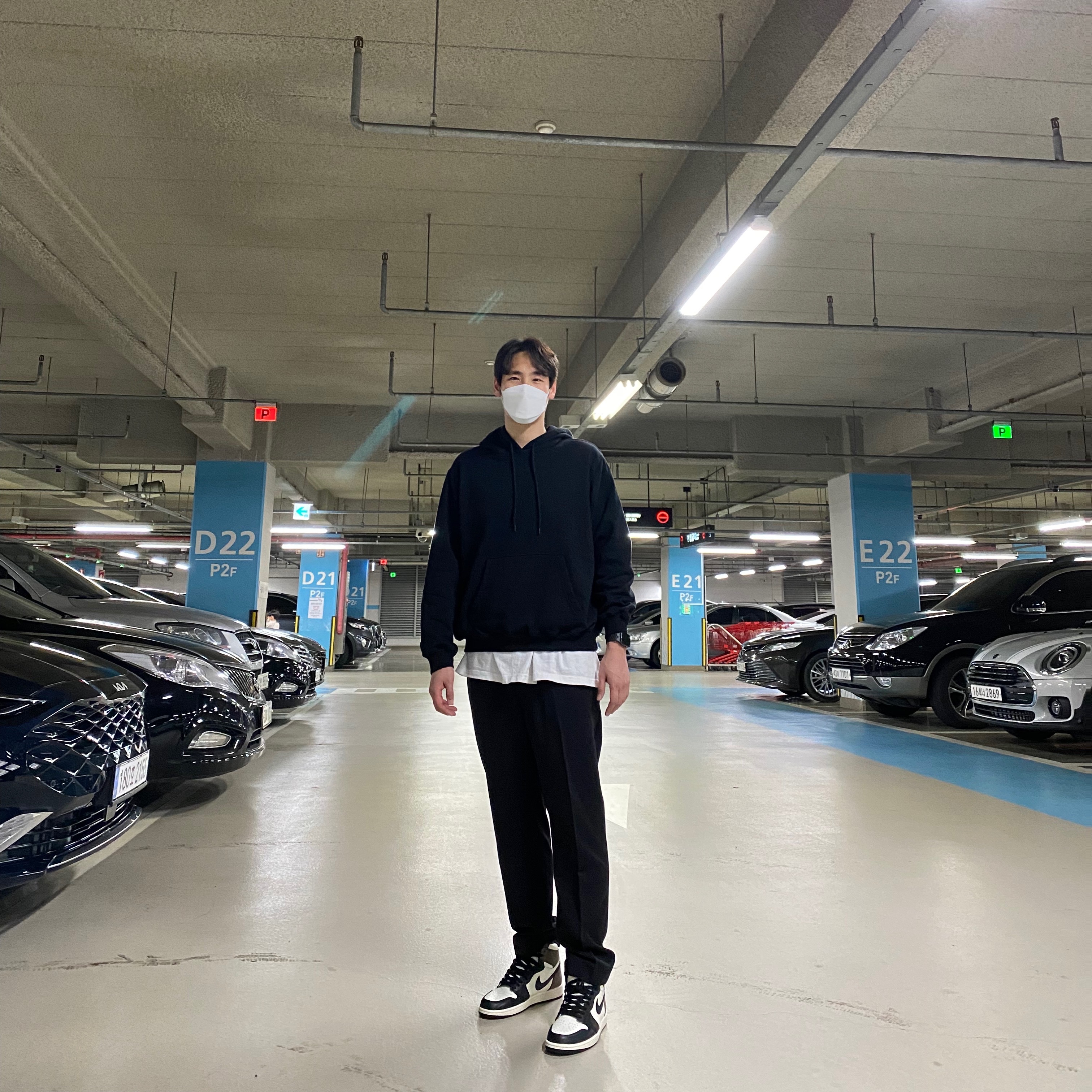 Jordan 1 Retro High OG Black Mocha 착용 스타일 - 1