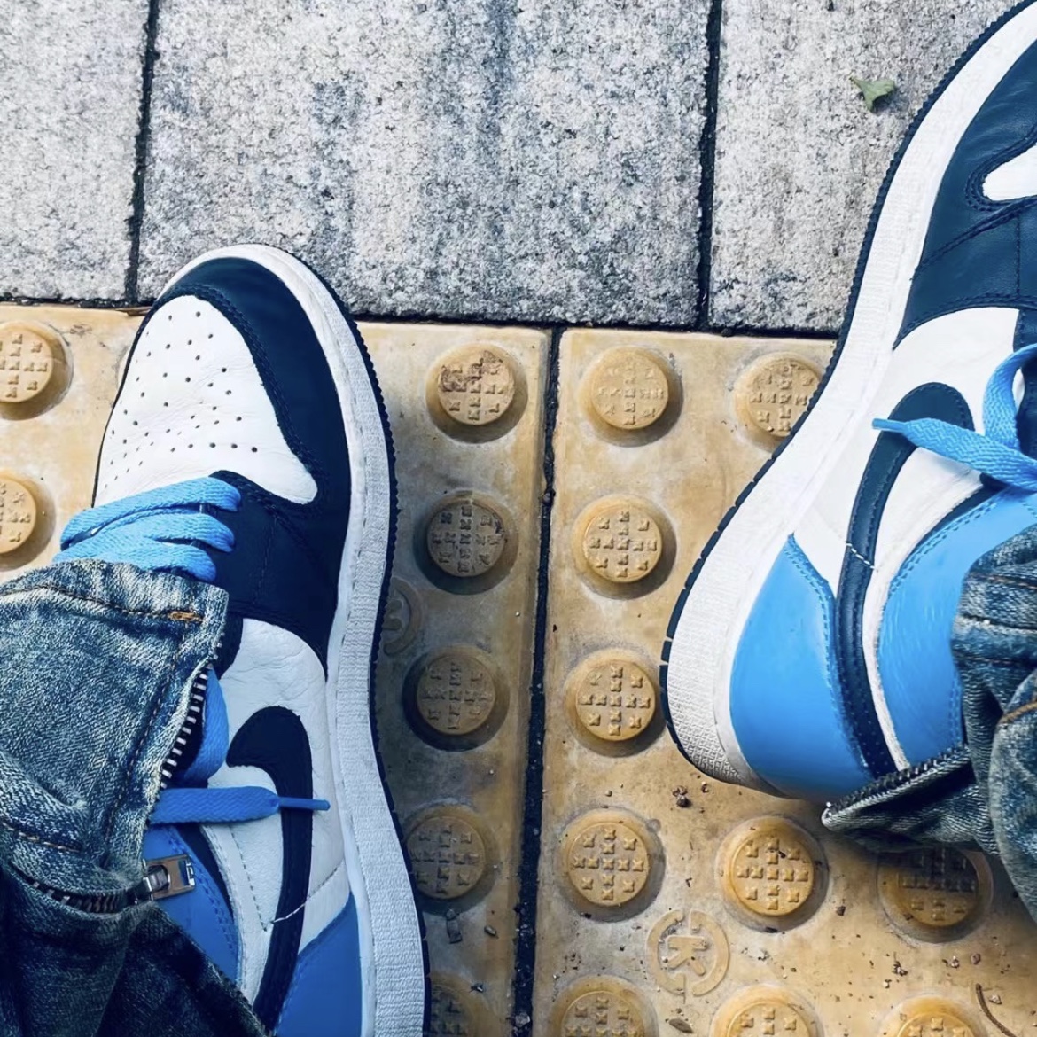 Jordan 1 Retro High Obsidian UNC 착용 스타일