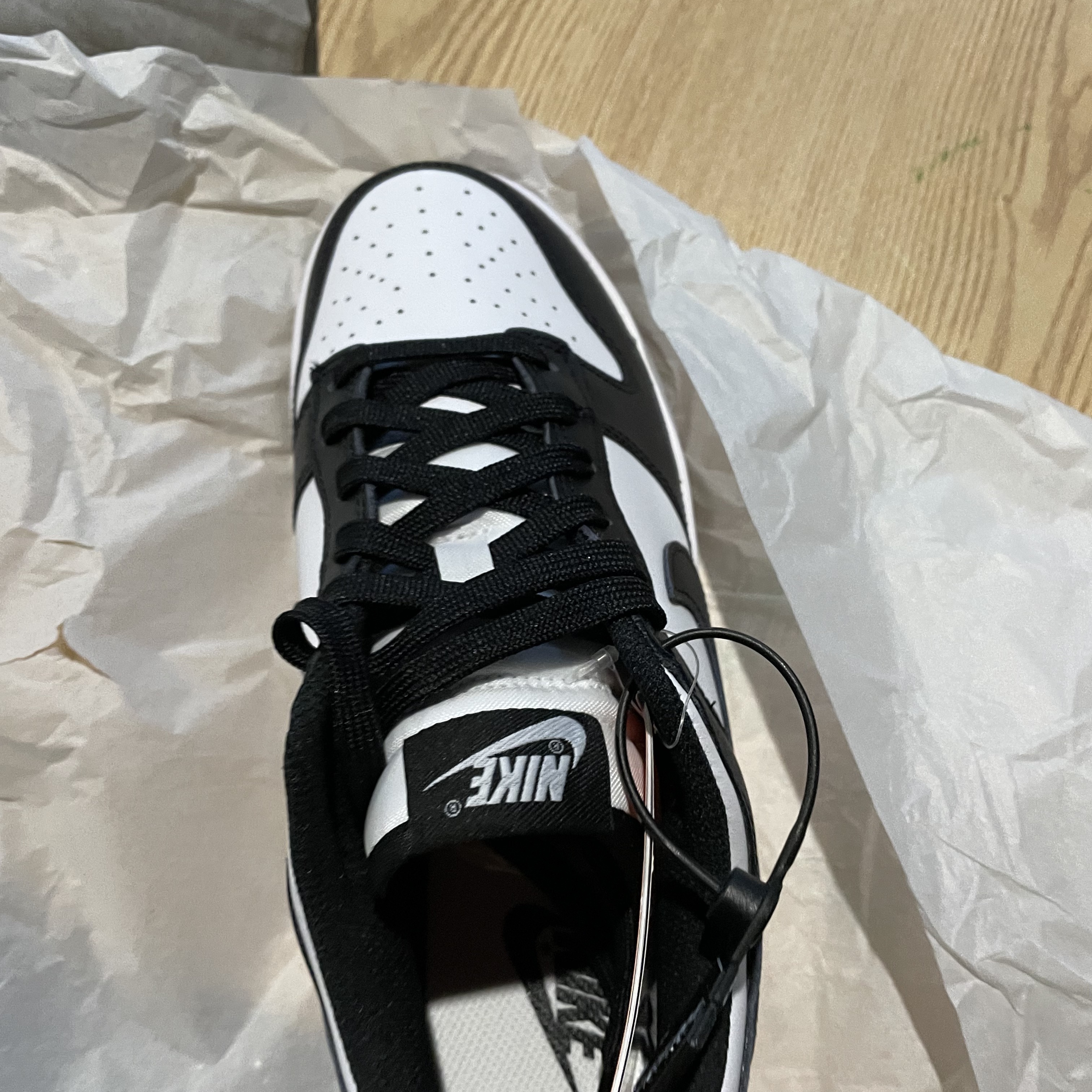 (W) Nike Dunk Low Black, (W) Jordan 1 Low White Dark Marina Blue 착용 스타일 - 2
