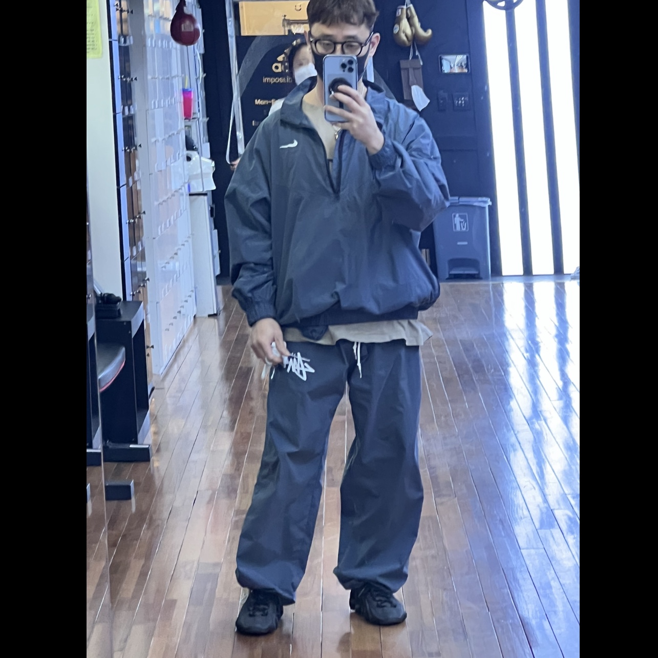 Nike x Stussy Windrunner Jacket Off Noir, Nike x Stussy Beach Pants Off Noir 착용 스타일