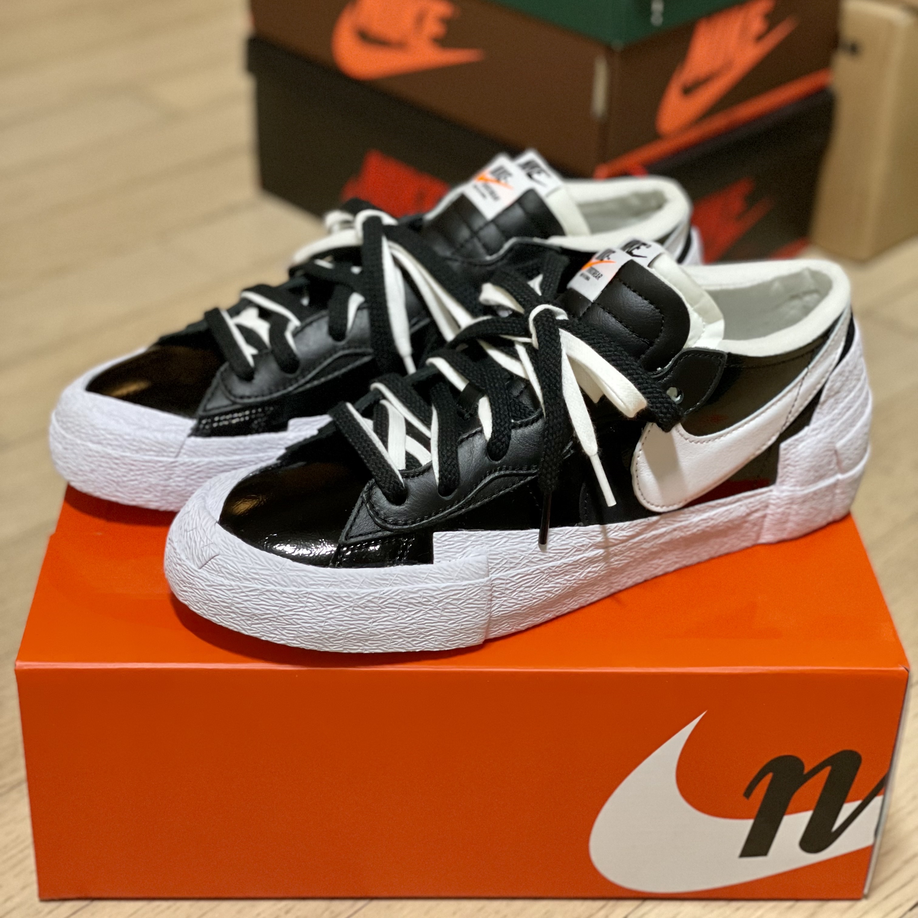 Nike x Sacai Blazer Low Black Patent Leather 착용 스타일 - 2