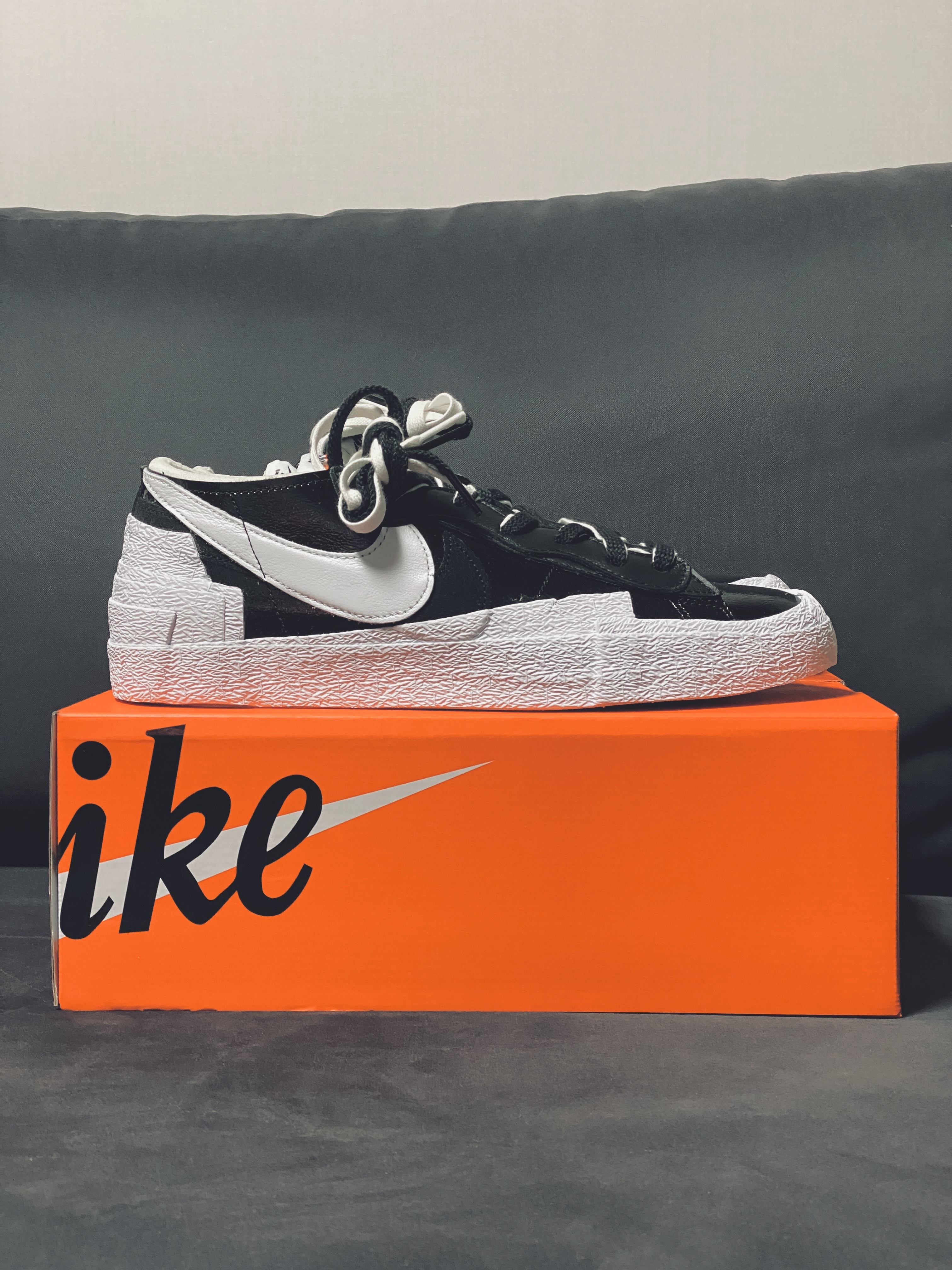 Nike x Sacai Blazer Low Black Patent Leather 착용 스타일 - 2