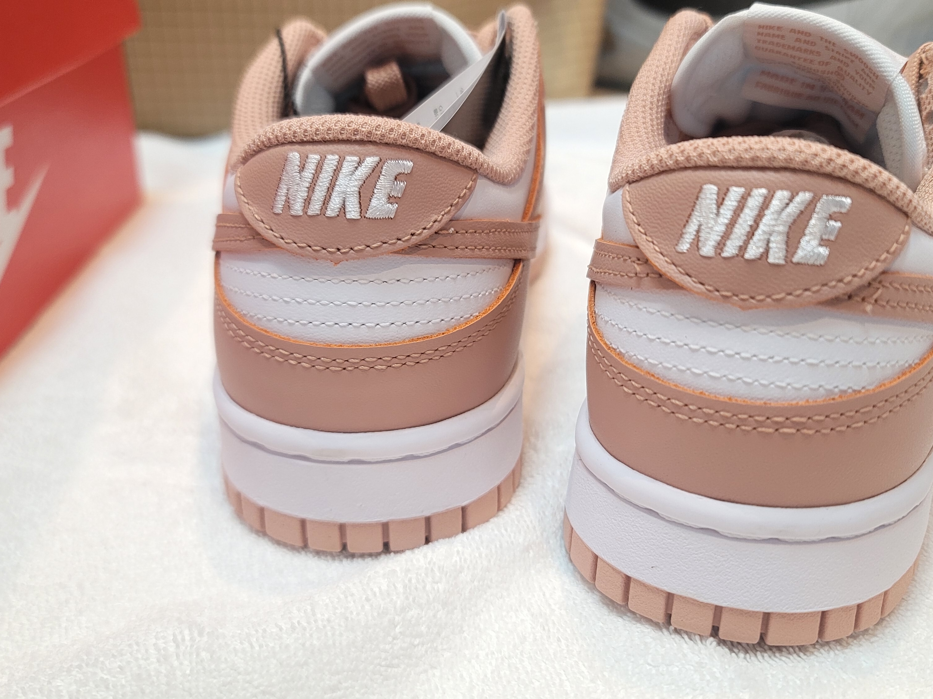 (W) Nike Dunk Low Rose Whisper 착용 스타일 - 2