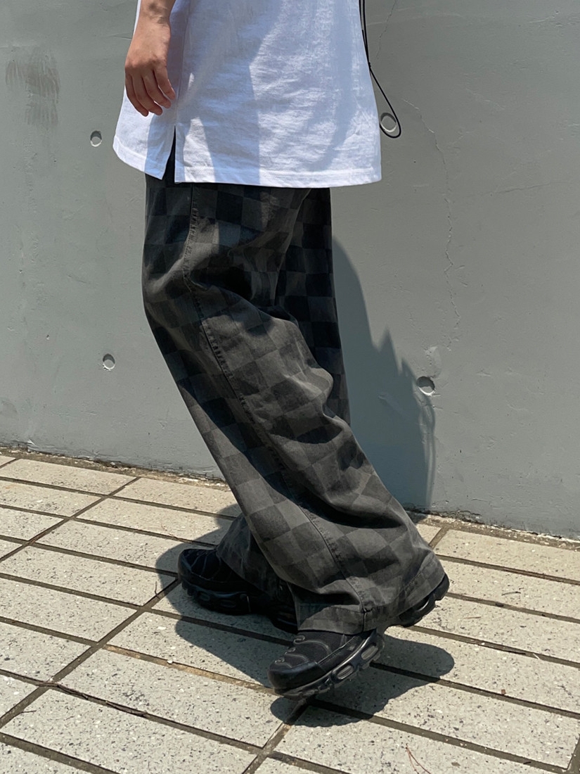 Nike Air Max Plus Triple Black 착용 스타일 - 3