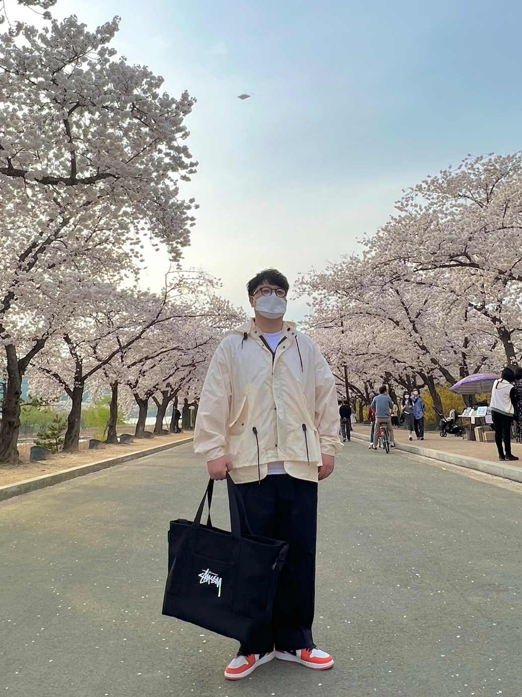 Jordan 1 Low OG Starfish, Nike x Stussy Tote Bag 착용 스타일