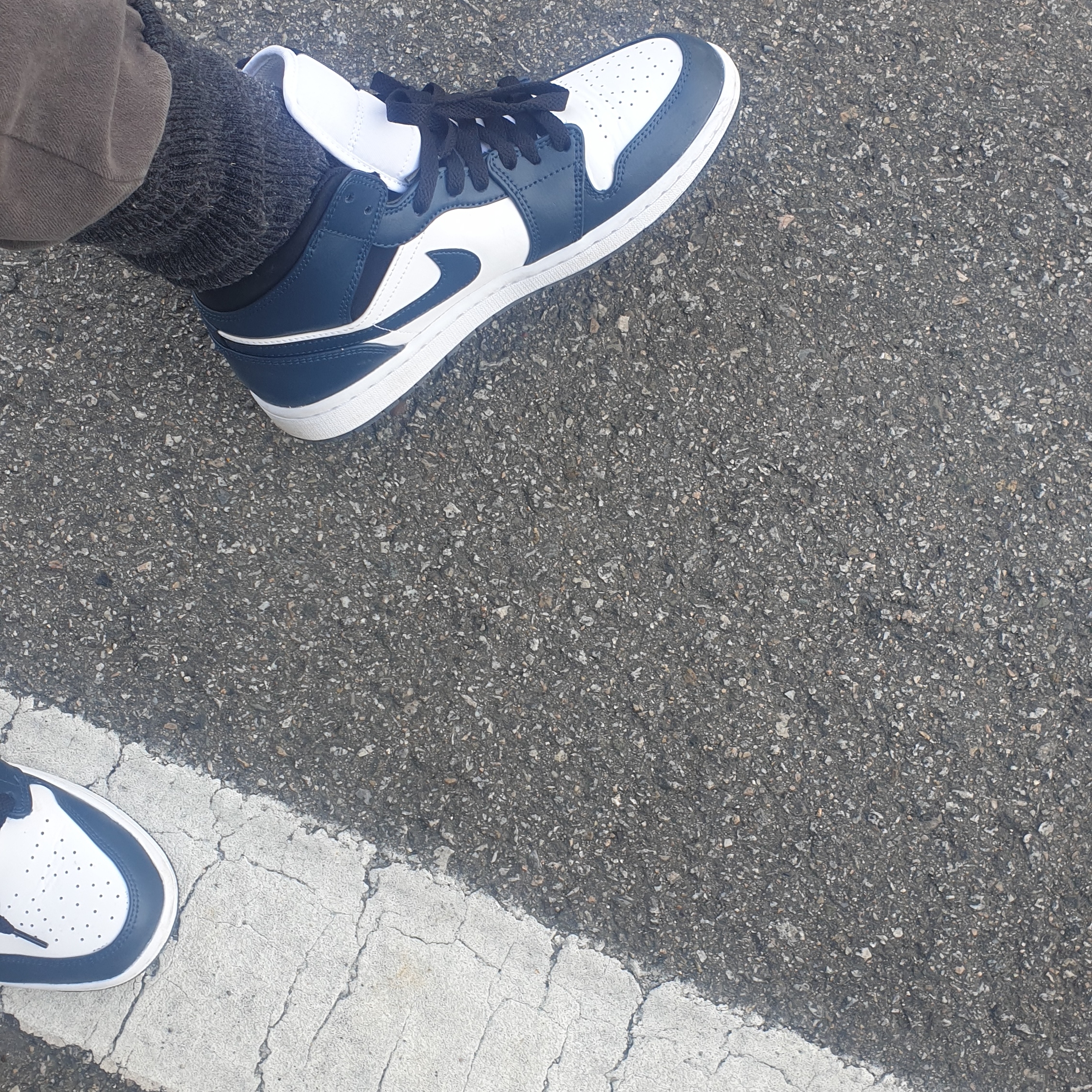 Jordan 1 Mid Dark Teal 착용 스타일 - 2