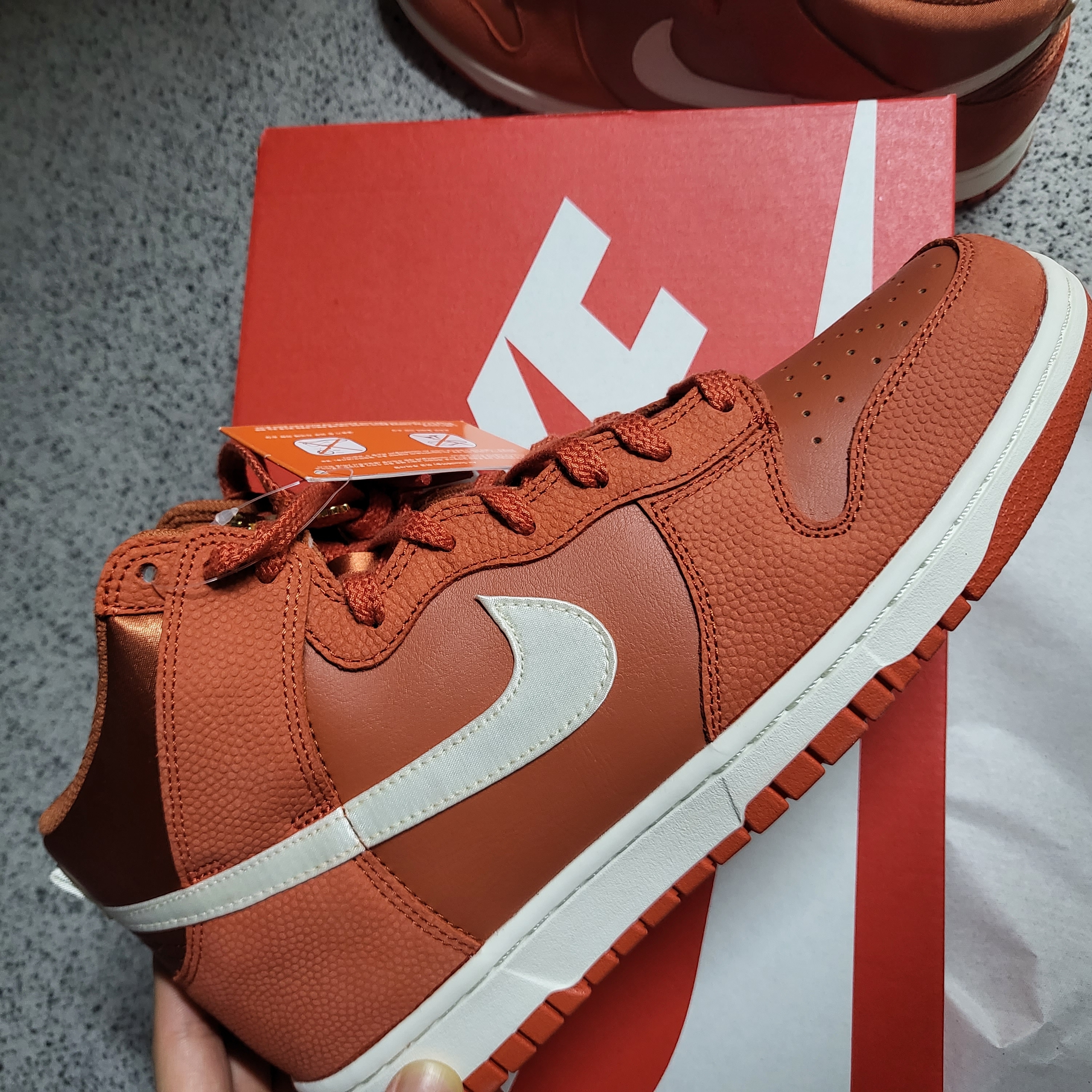 Nike Dunk High Retro PRM EMB One Game 착용 스타일 - 1