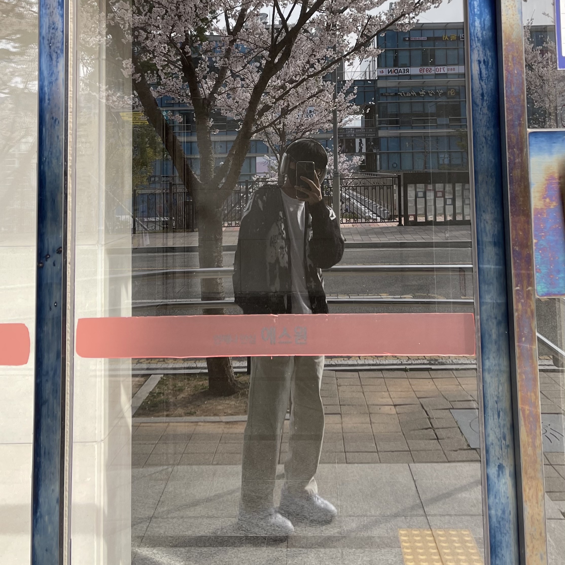 Nike x Peaceminusone Kwondo1 White, Apple AirPods Max Lightning Silver (Korean Ver.) 착용 스타일