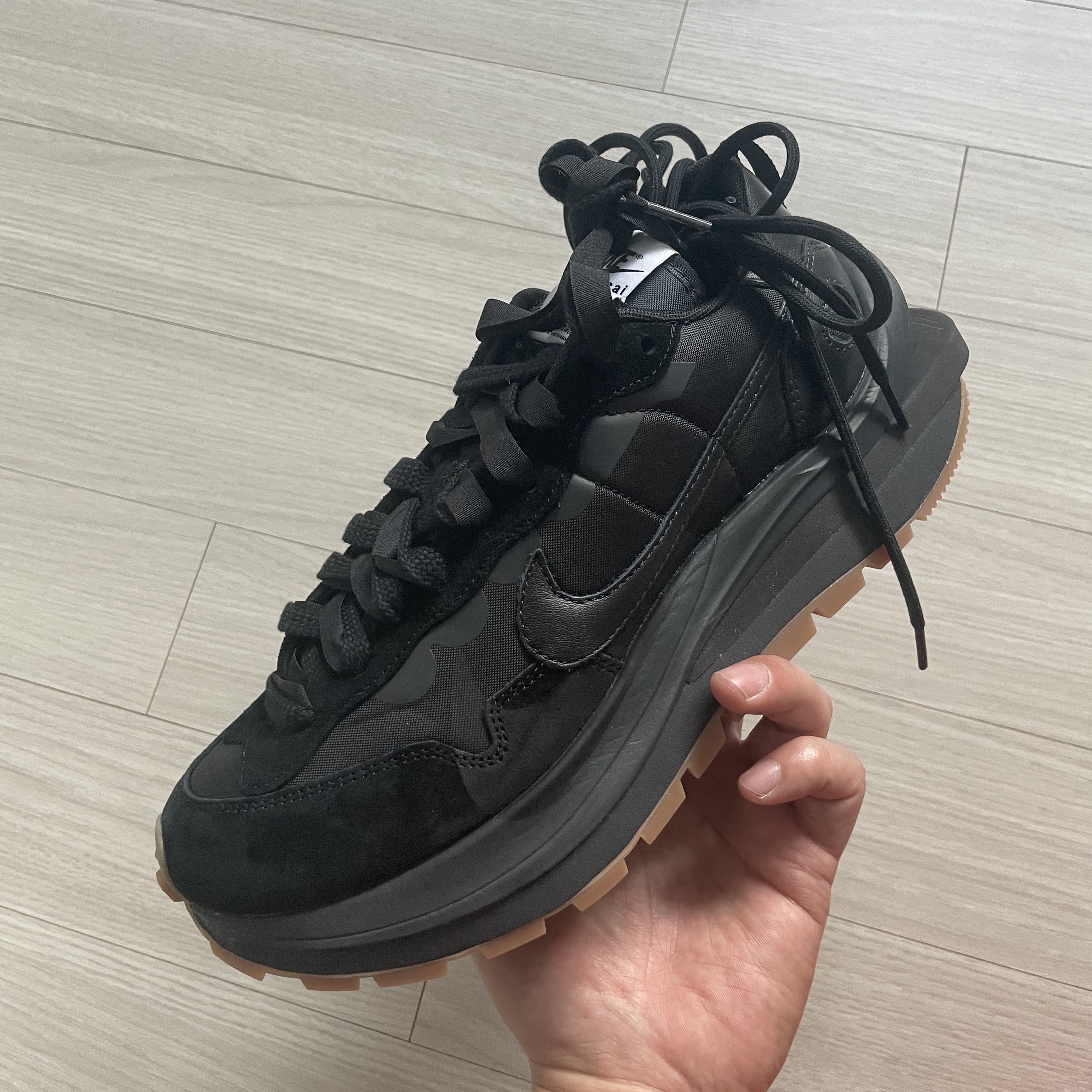 Nike x Sacai VaporWaffle Black and Gum 착용 스타일