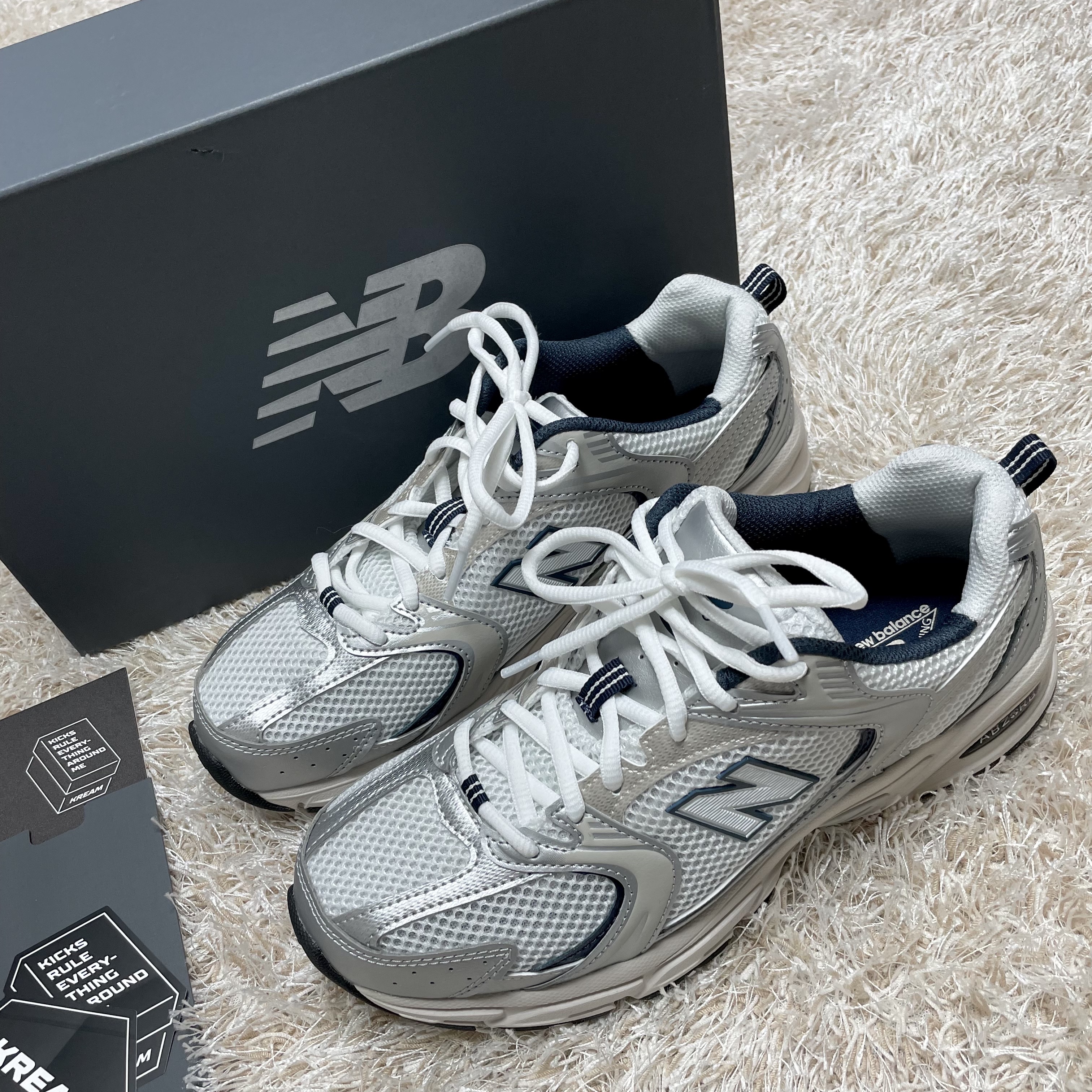 New Balance 530 Steel Grey 착용 스타일