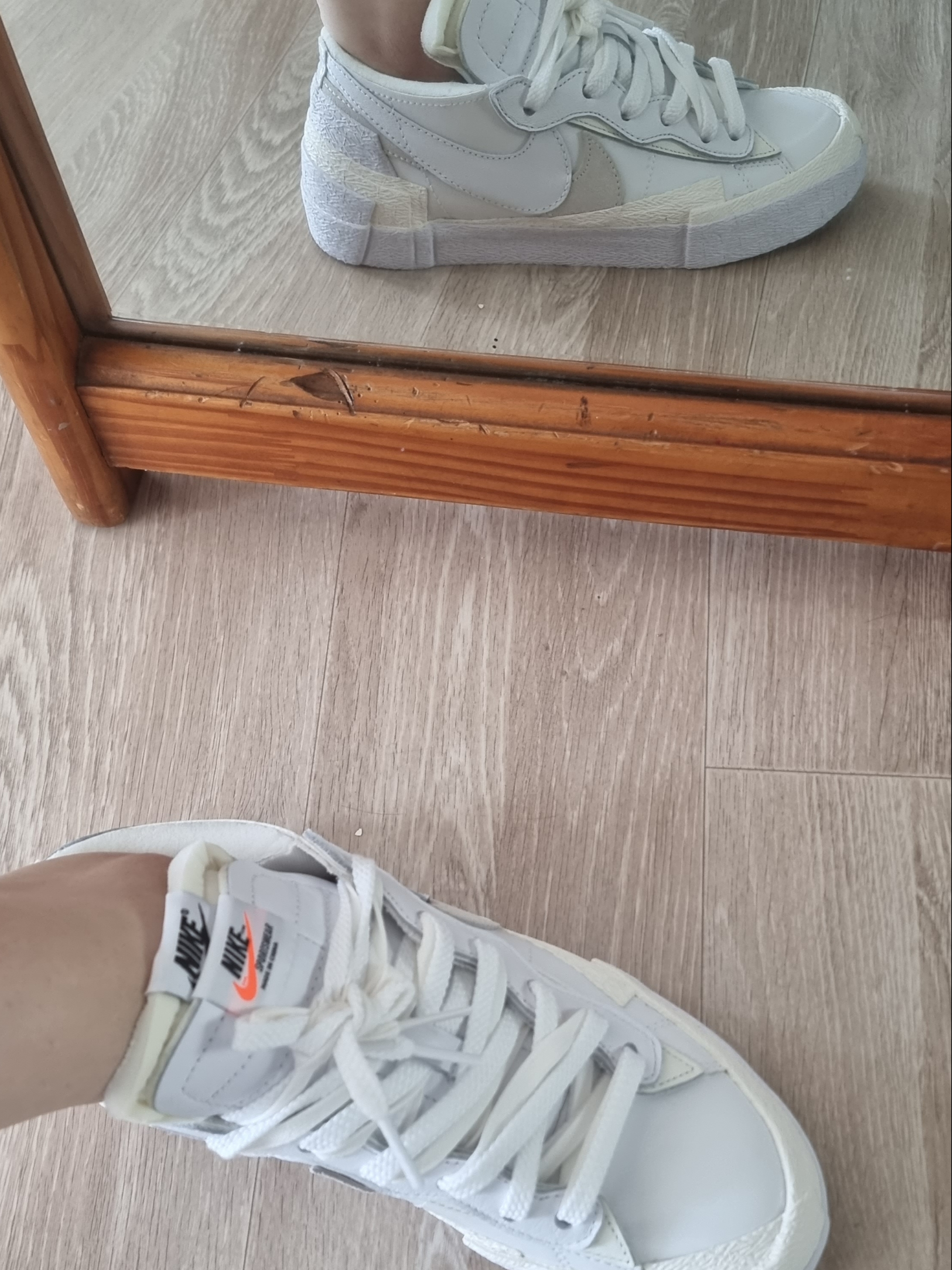Nike x Sacai Blazer Low White Patent Leather 착용 스타일 - 2