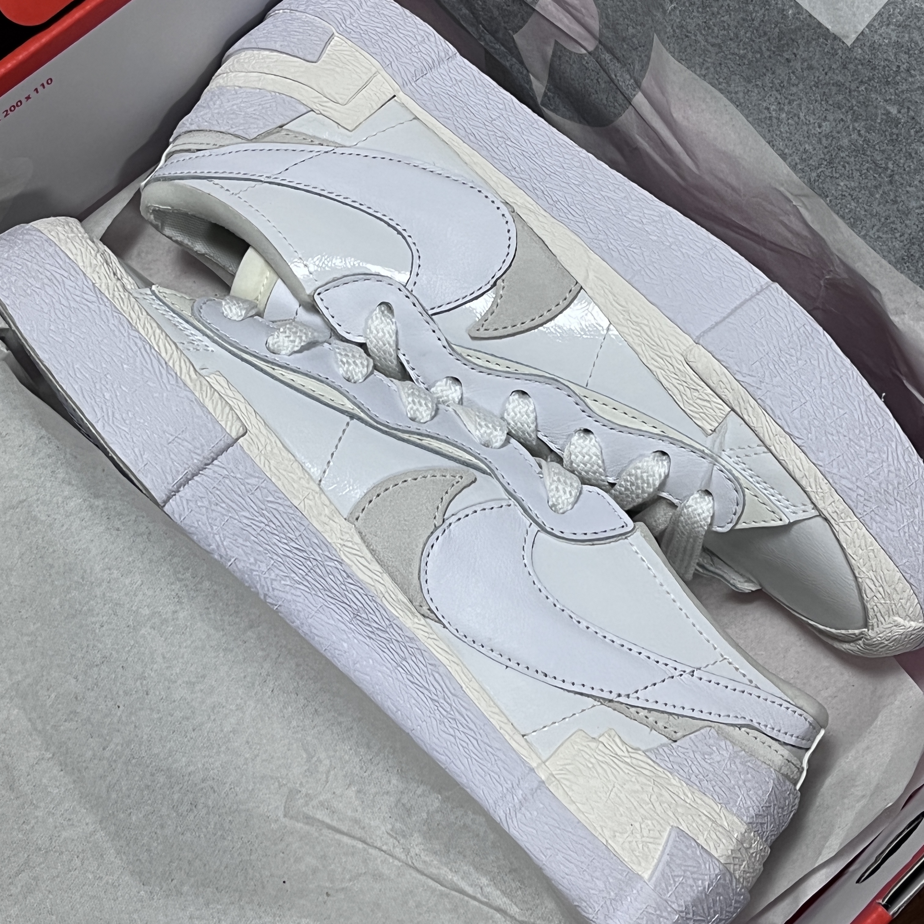 Nike x Sacai Blazer Low White Patent Leather 착용 스타일 - 1