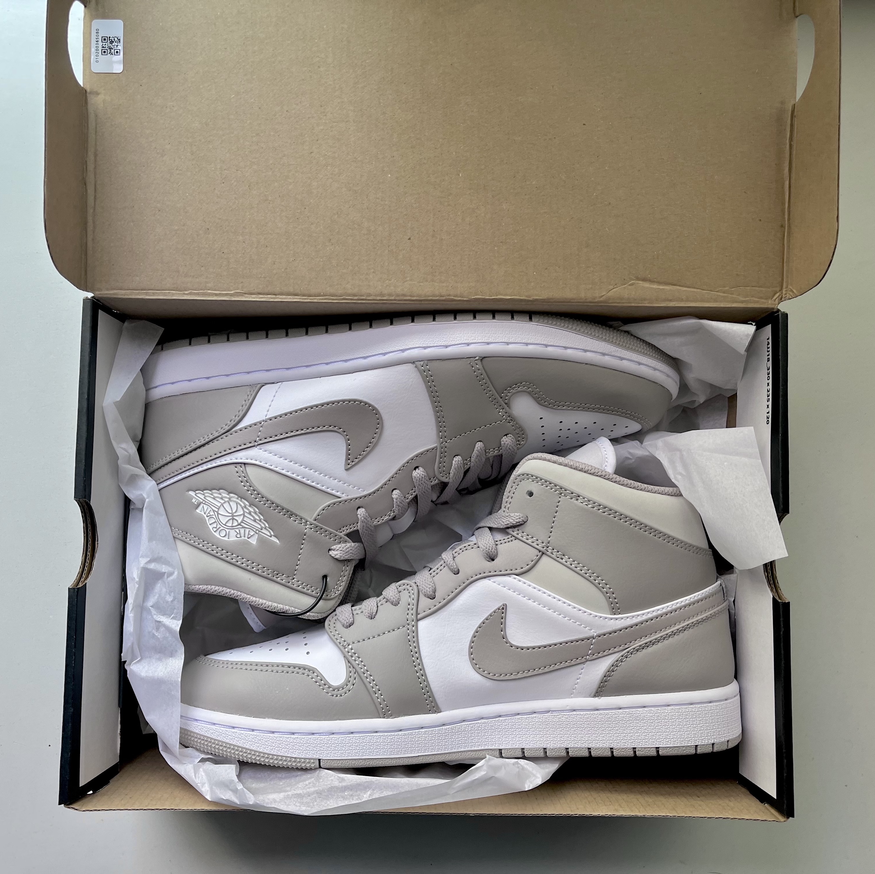 Jordan 1 Mid College Grey 착용 스타일