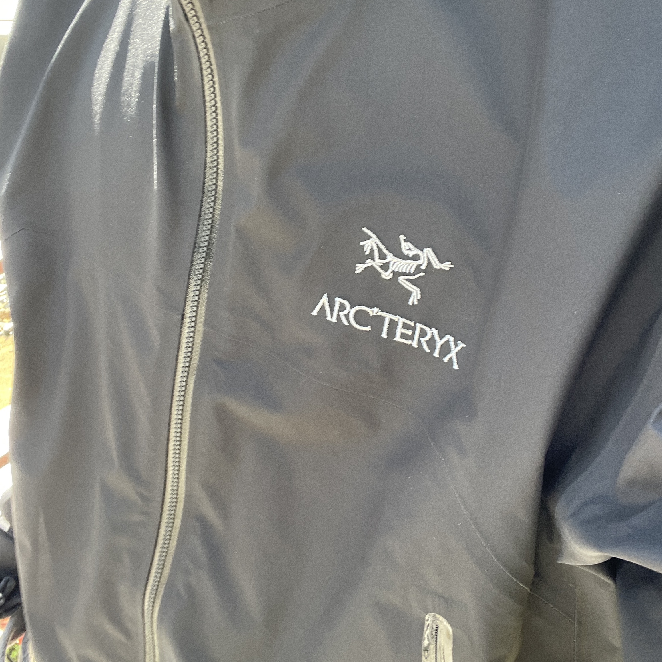 Arc'teryx Beta Jacket Black 착용 스타일