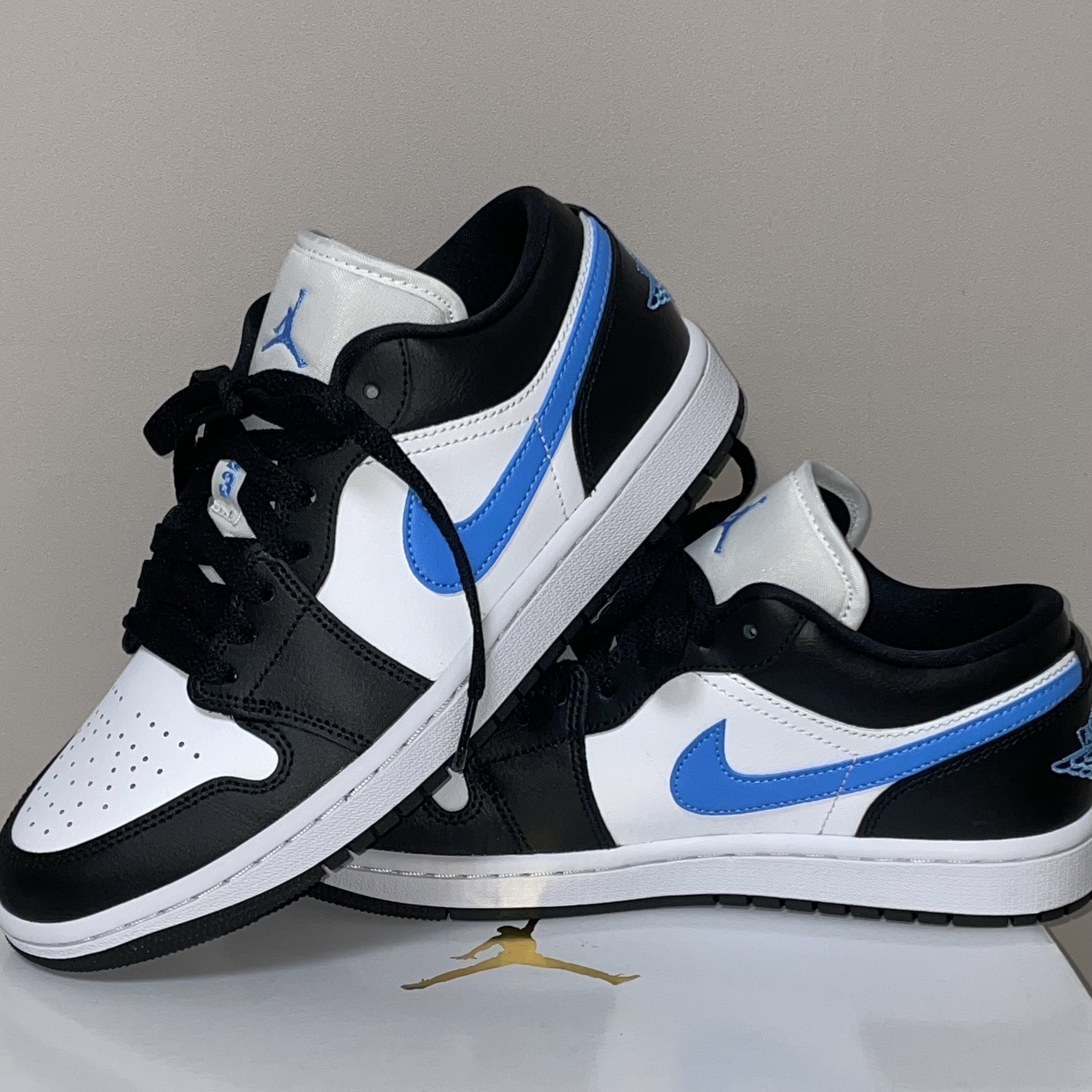 (W) Jordan 1 Low Black University Blue 착용 스타일 - 2