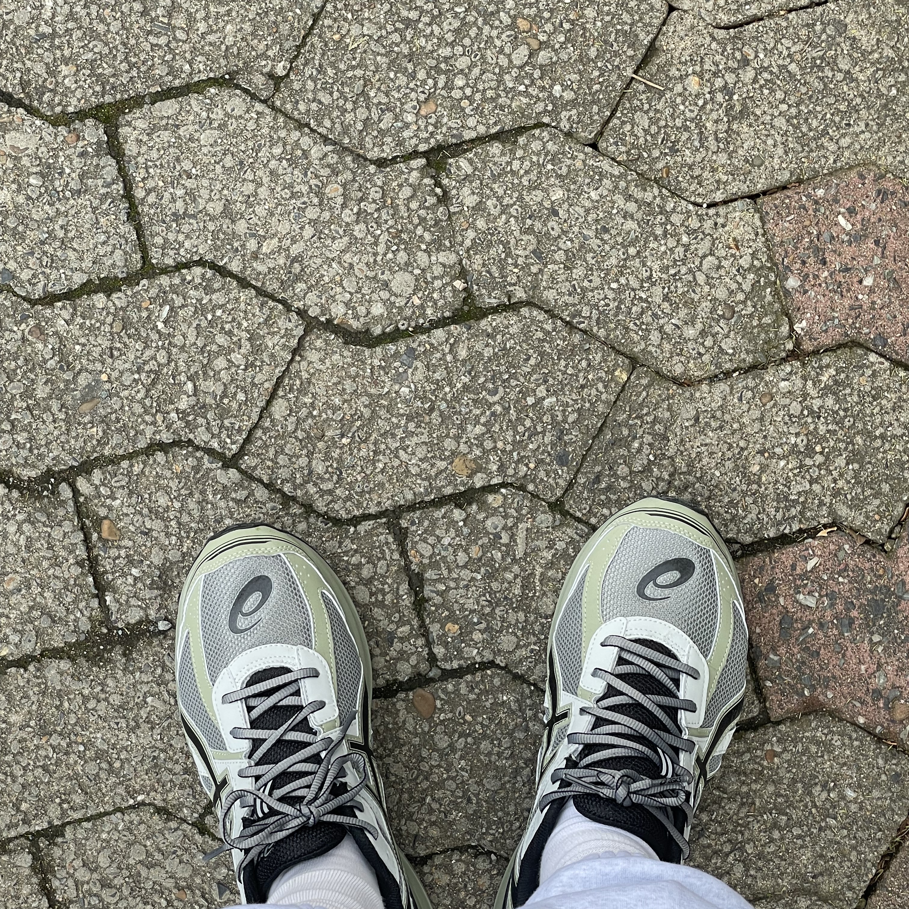 Asics Jog 100 S Sheet Rock - 2E Wide 착용 스타일