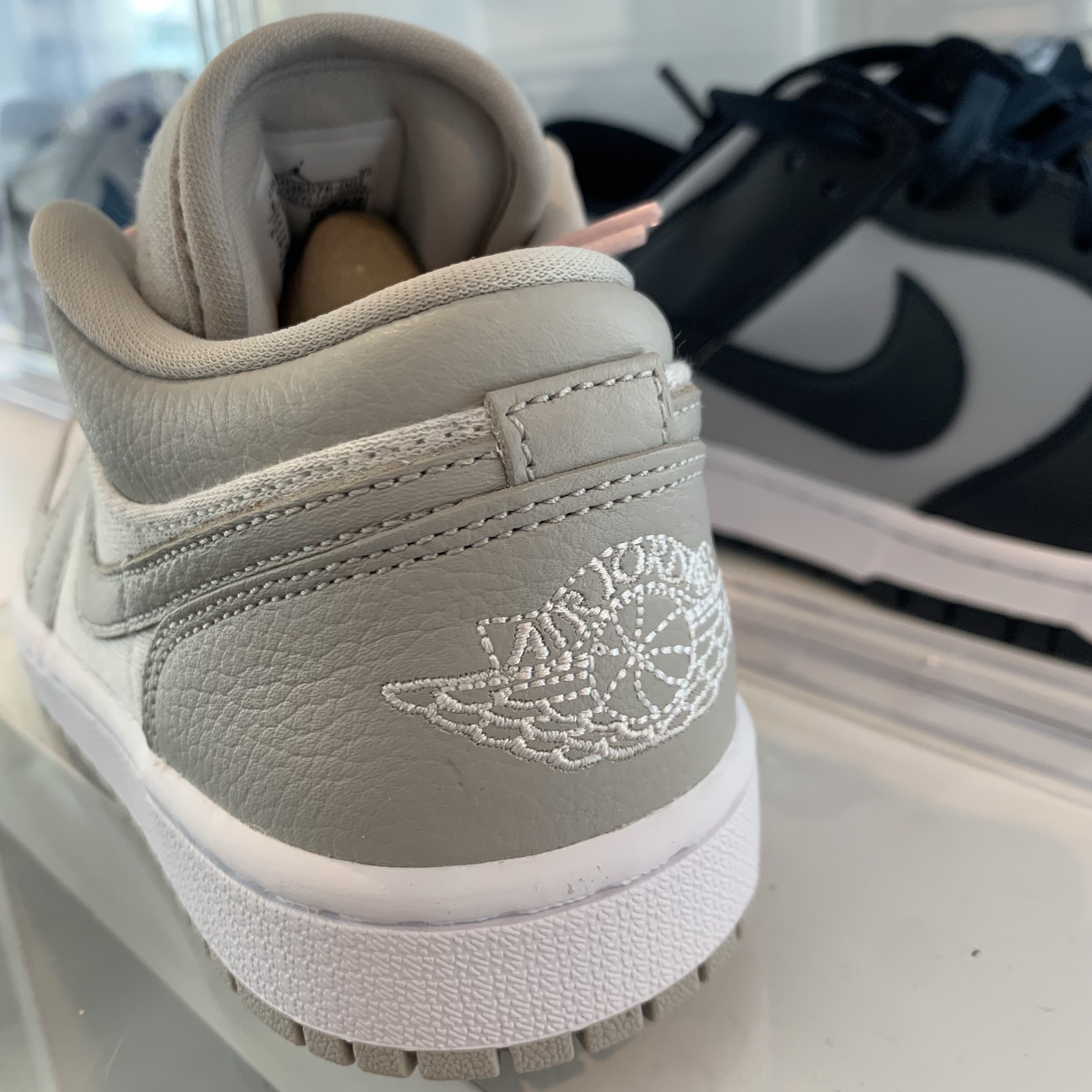 (W) Jordan 1 Low SE Light Iron Ore Atmosphere, Nike Dunk Low Retro Championship Grey 착용 스타일 - 3